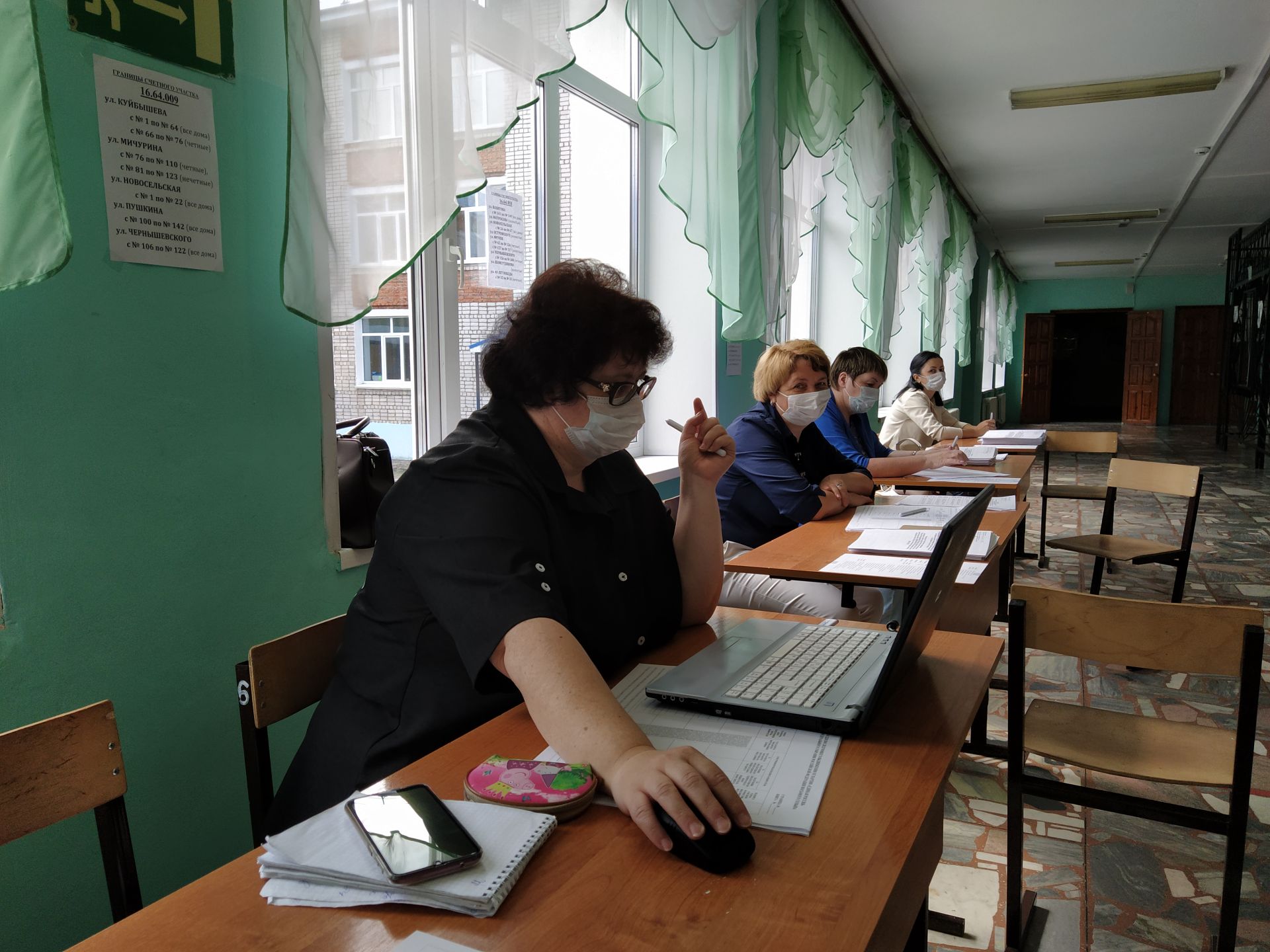 В Чистополе с утра открылись участки для очного предварительного голосования
