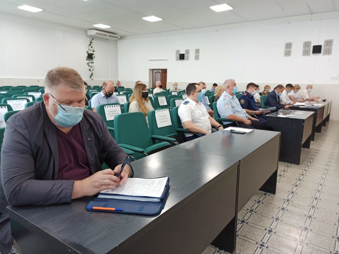 Результаты анонимного анкетирования чистопольских студентов обсудили на заседании комиссии по противодействию коррупции