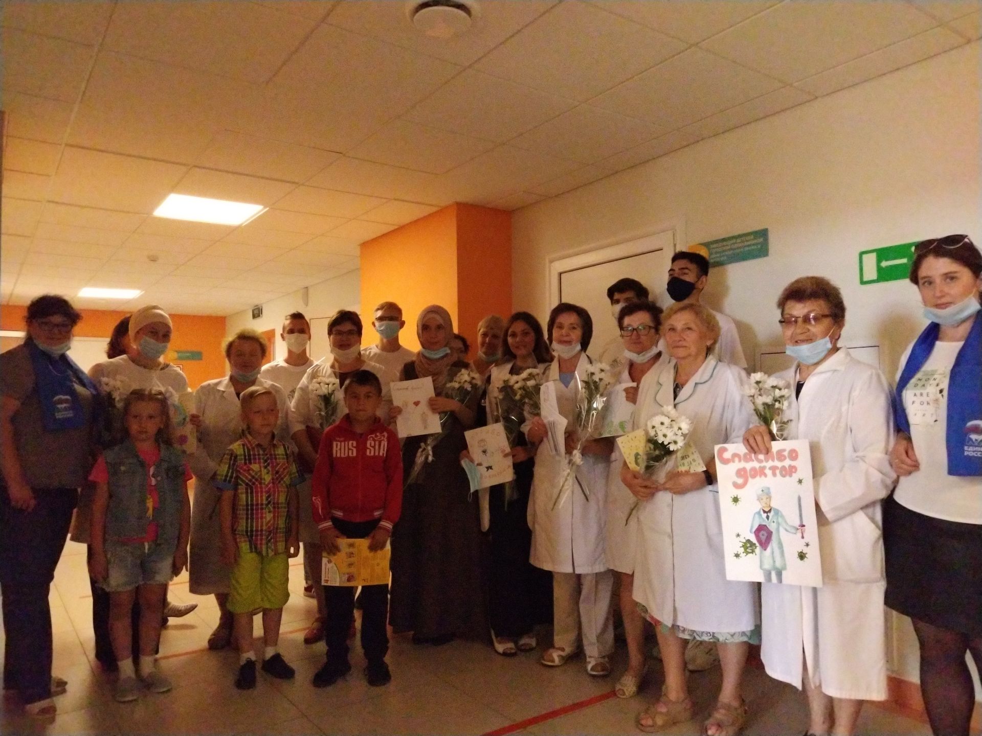 Сотрудников Чистопольской детской поликлиники поздравили с профессиональным праздником
