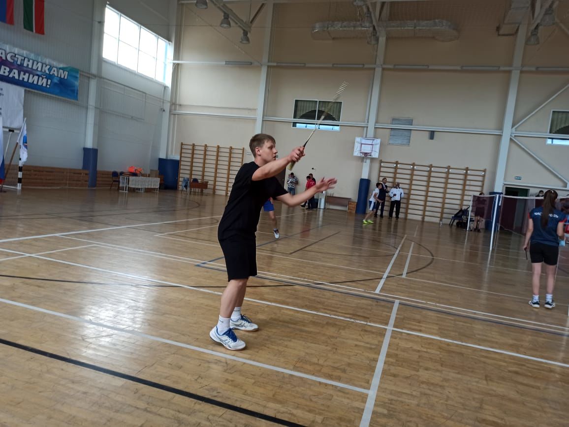 В Чистополе бадминтонисты из 9 районов Татарстана боролись за победу в турнире «Золотой волан ТНВ» (фоторепортаж)