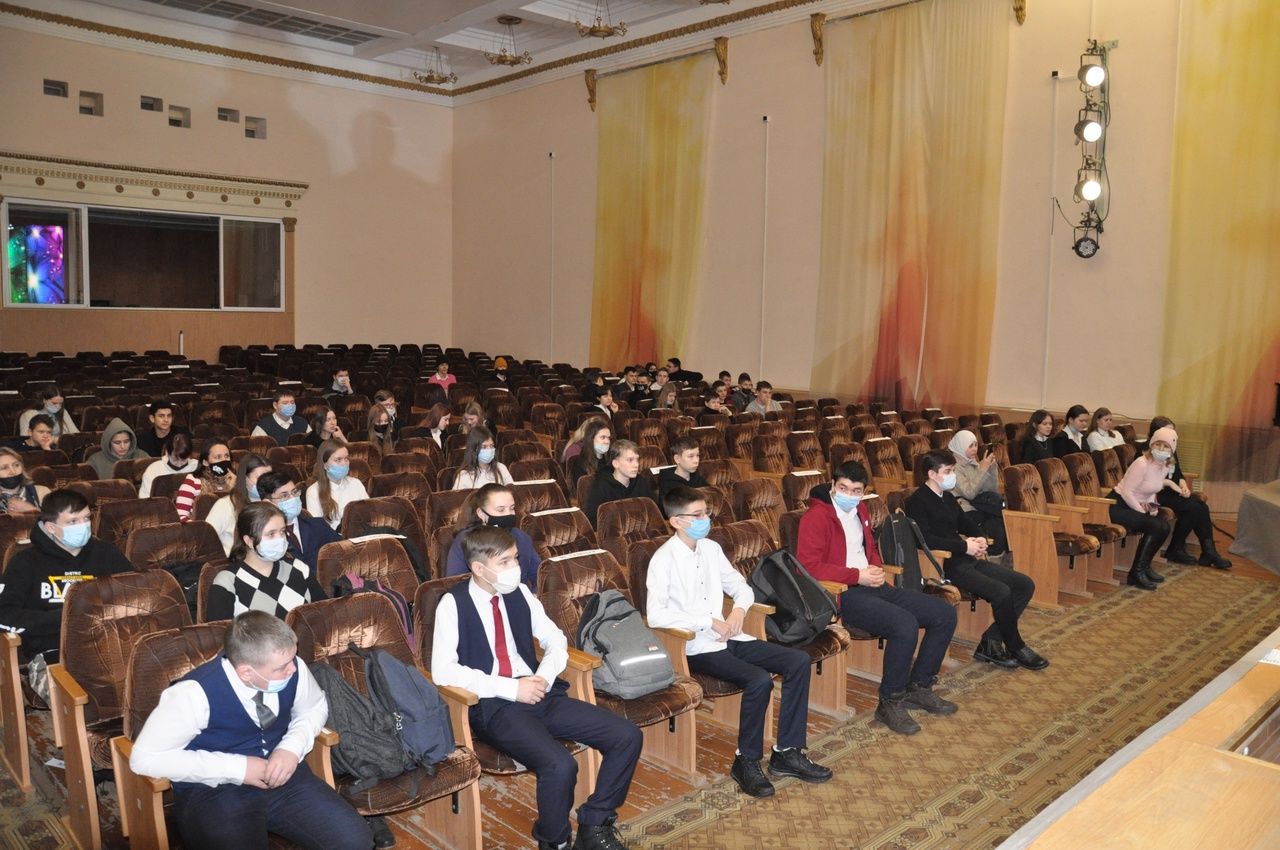 Чистопольские гимназисты посетили мастер-класс «Татарская музыка в духовом оркестре»