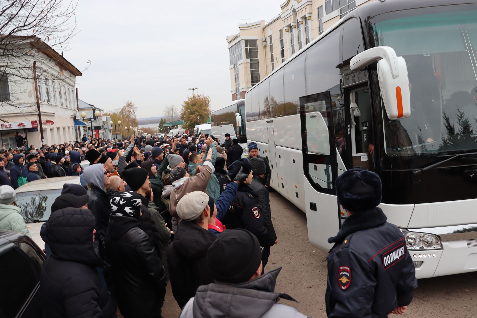 В Чистополе вновь состоялась отправка мобилизованных (ФОТОРЕПОРТАЖ)