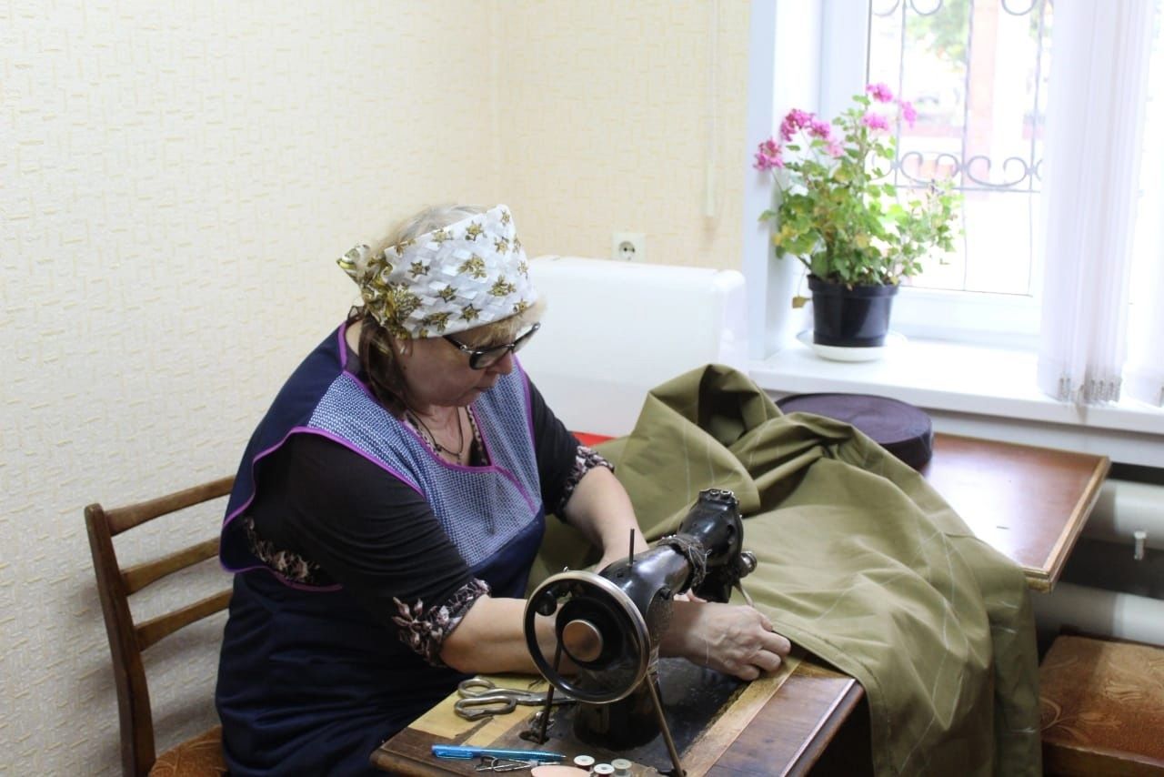 В приходе чистопольского храма начали шить тактические носилки для военнослужащих