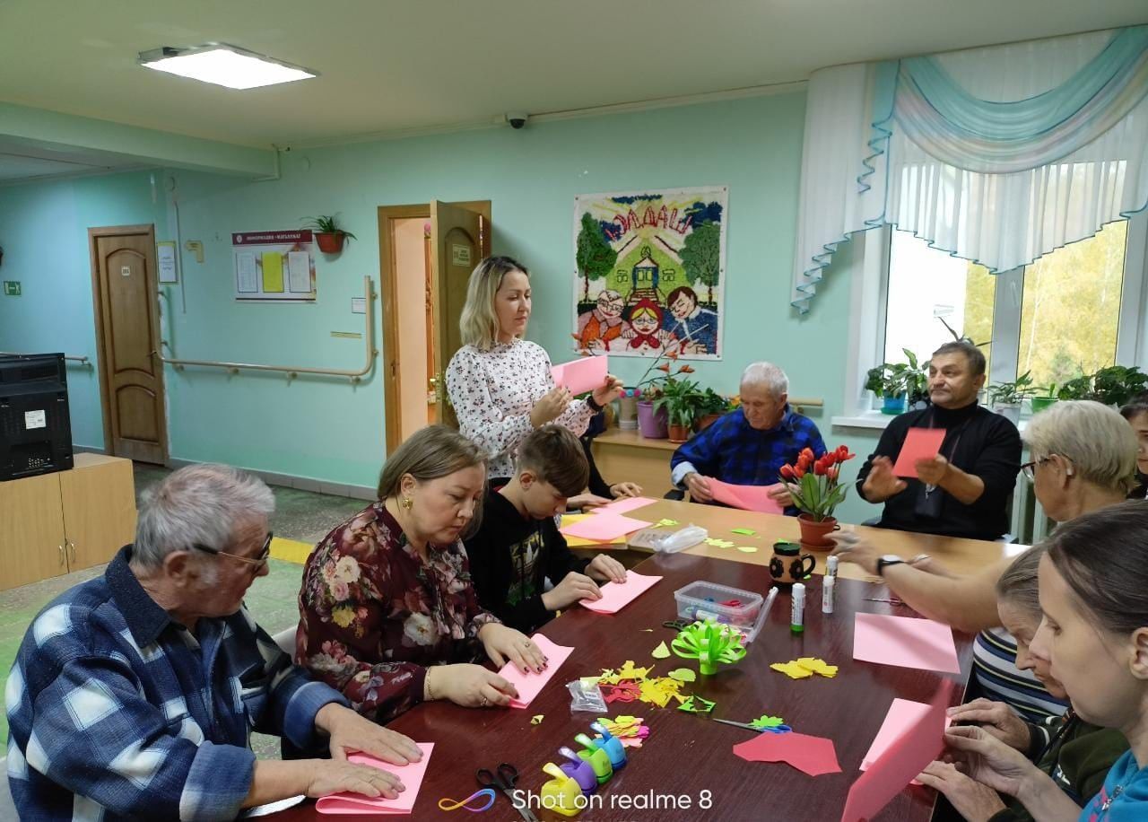 В чистопольском доме –интернате прошел мастер-класс «Букет для мудрых»