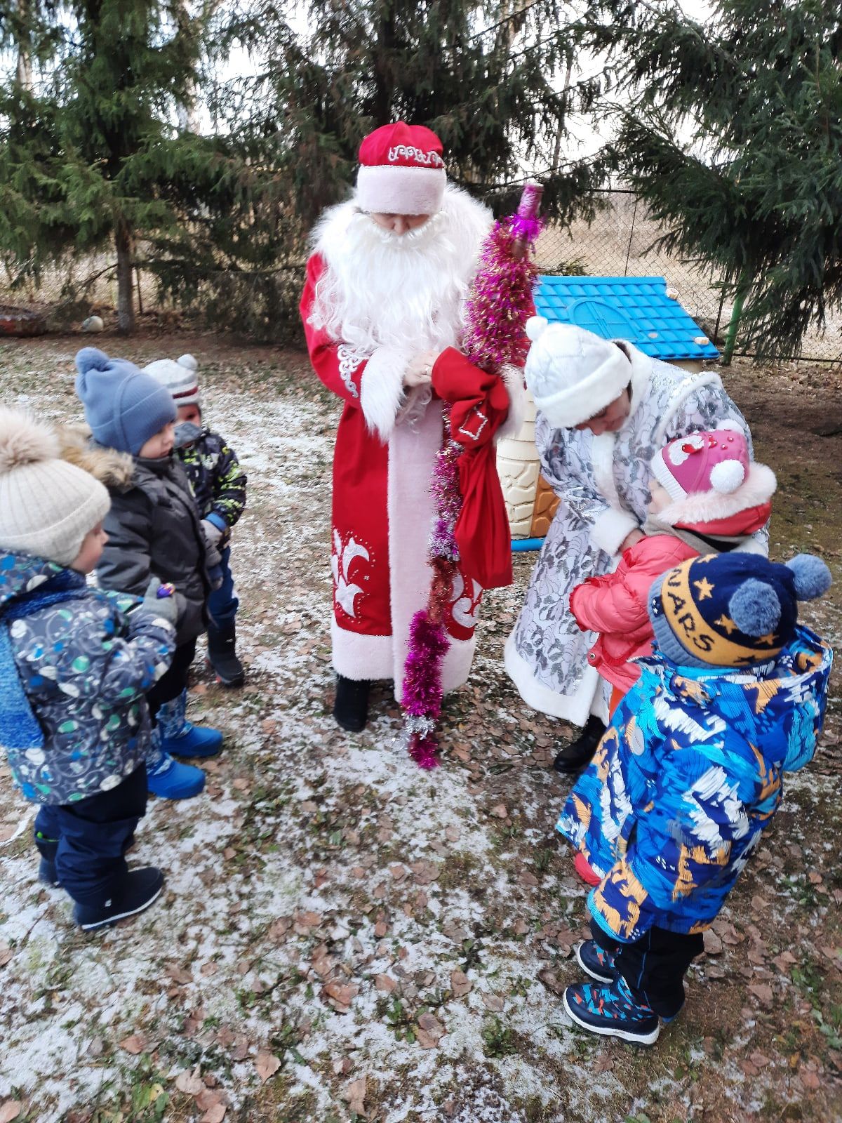 Жители чистопольского села поздравляли Деда Мороза с Днем рождения