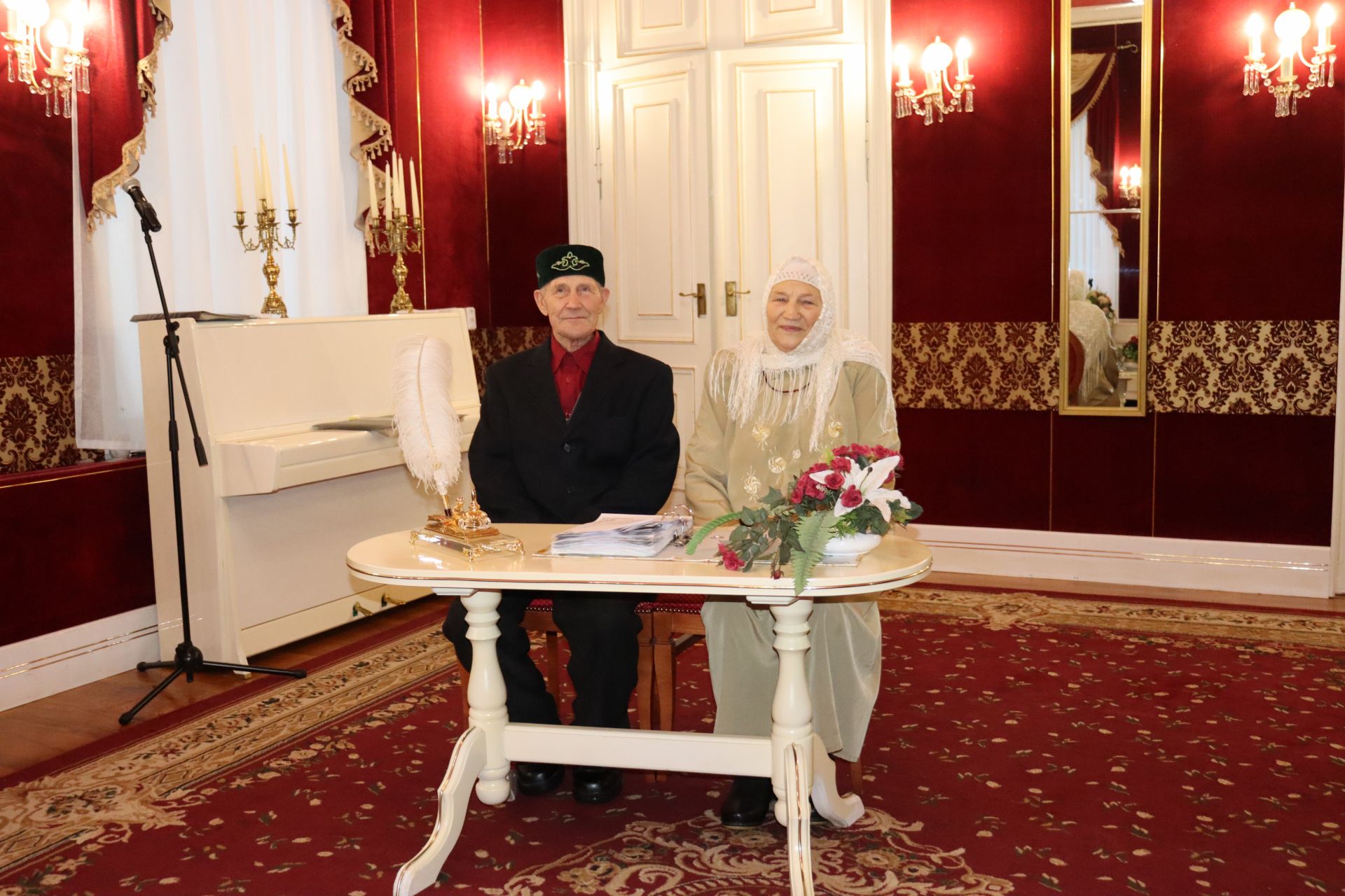 В чистопольском Дворце бракосочетания состоялось чествование бриллиантовых юбиляров
