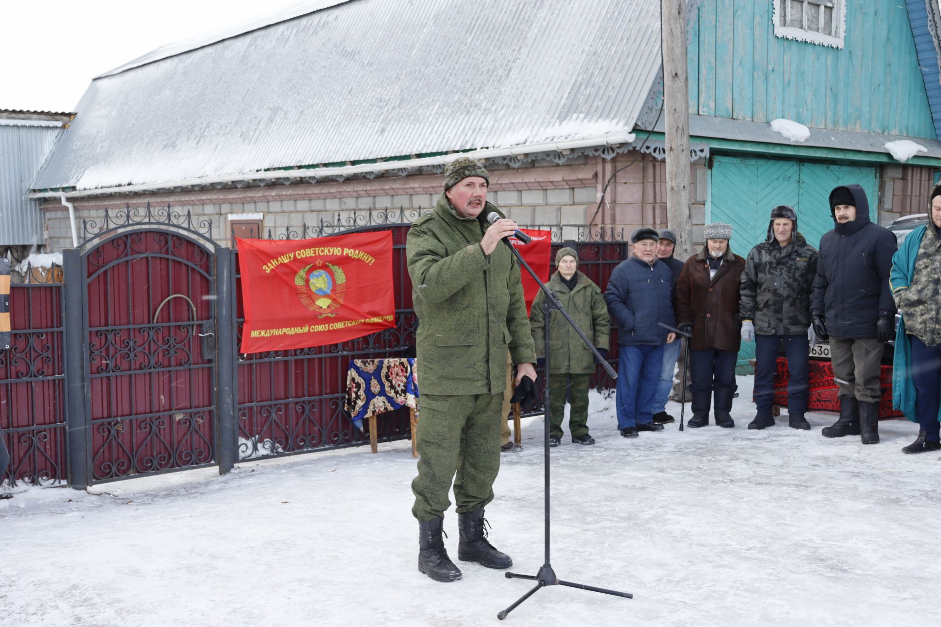 В селе Татарское Адельшино открыли мемориальную доску воину-афганцу