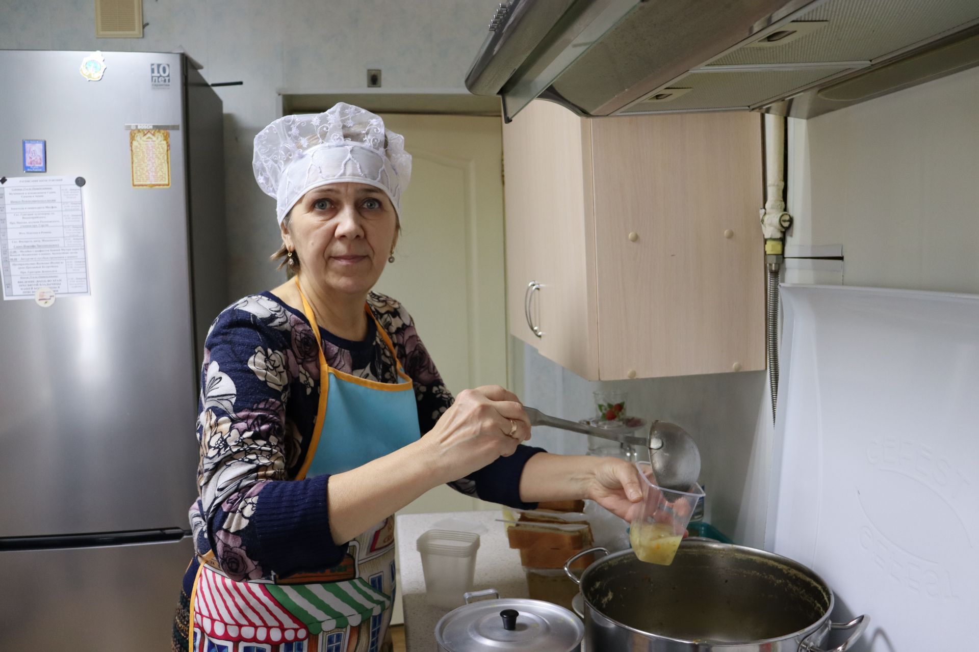 В социальной столовой при чистопольском храме организовали горячее питание для нуждающихся