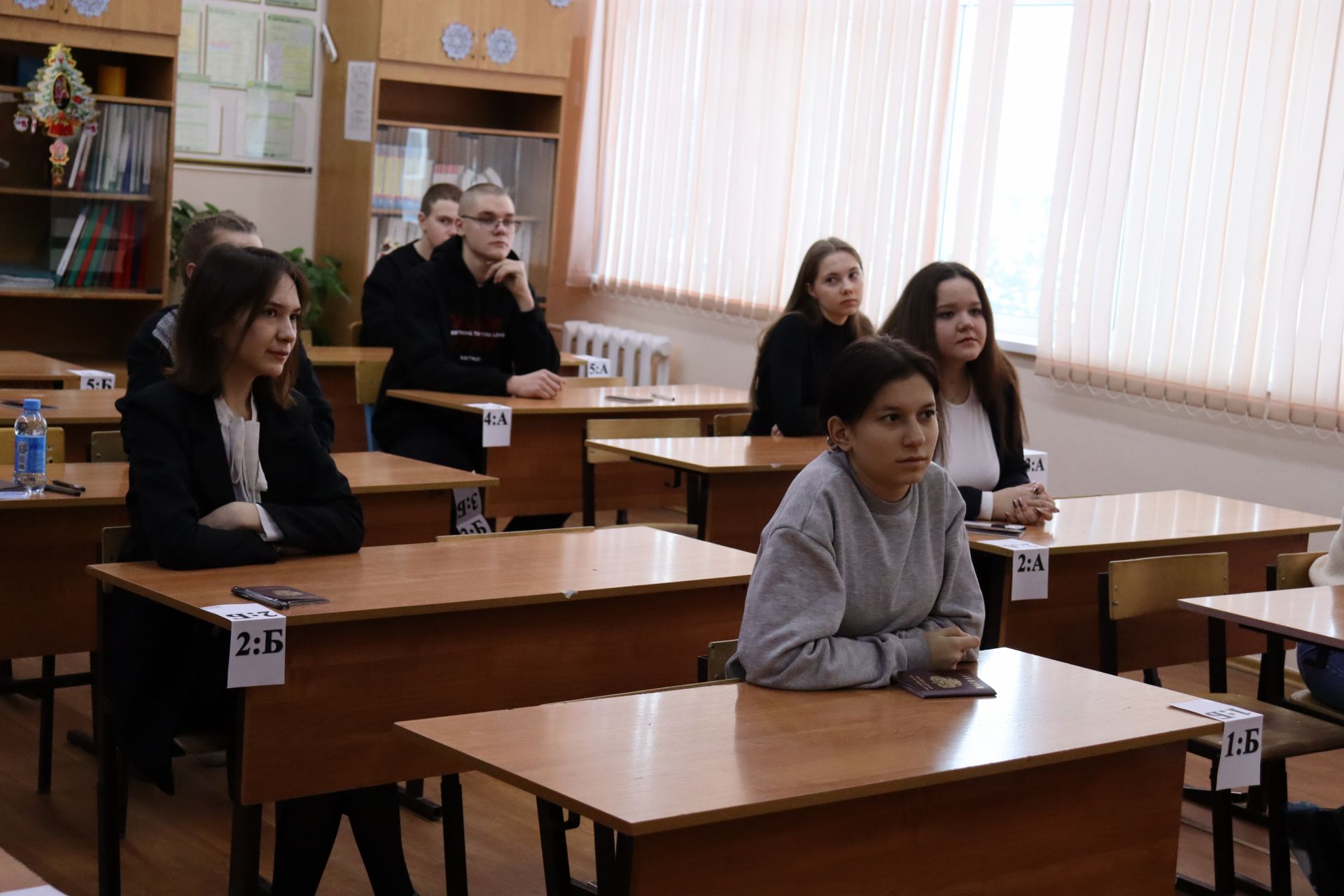 Чистопольские школьники присоединились к акции «Все решают только знания: разберемся со специалистом!»