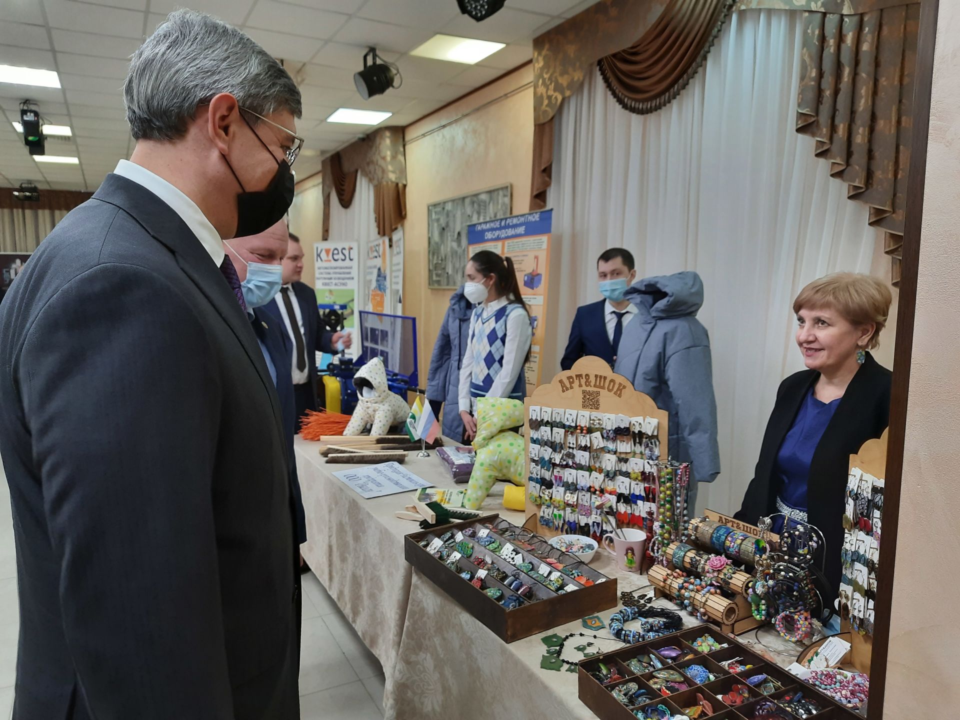 Заместитель Премьер-министра Татарстана ознакомился с продукцией чистопольских предприятий