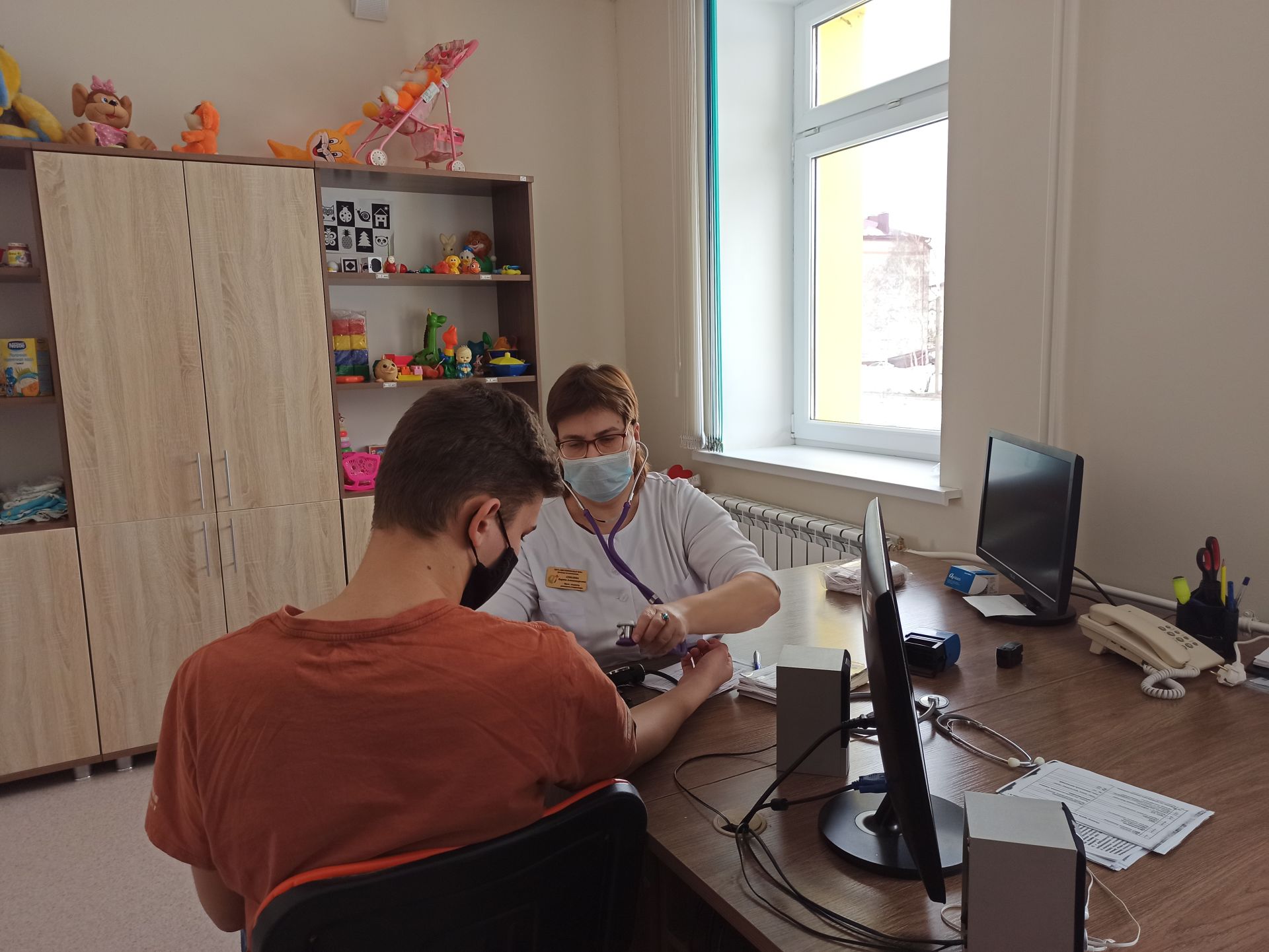 В Чистопольском районе подростков начали прививать вторым компонентом вакцины от коронавируса