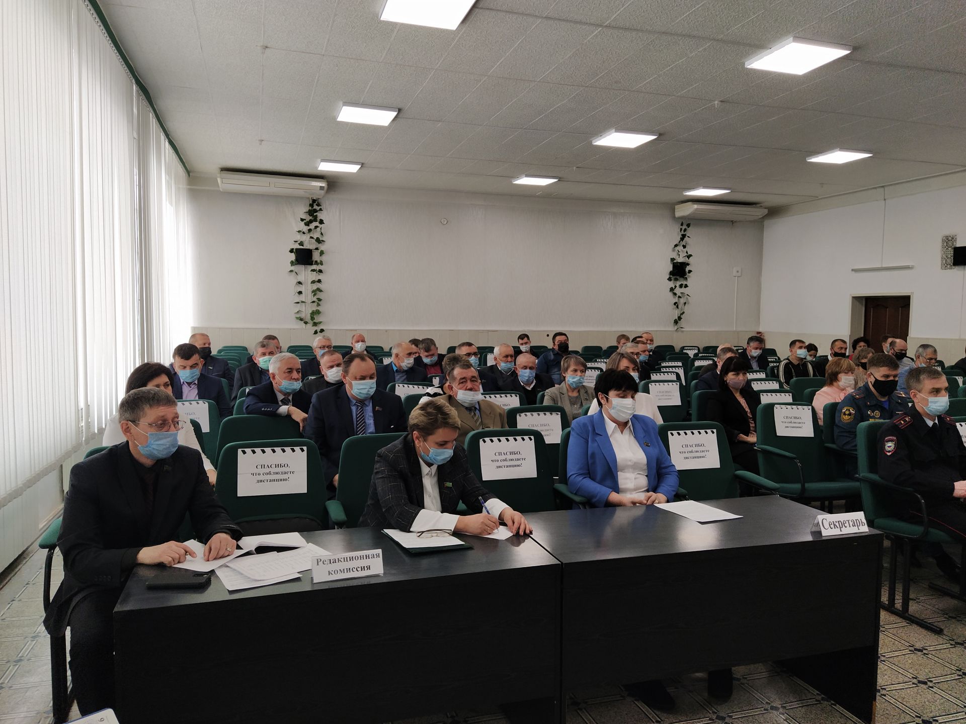 Чистопольские депутаты утвердили размер должностных окладов муниципальных служащих