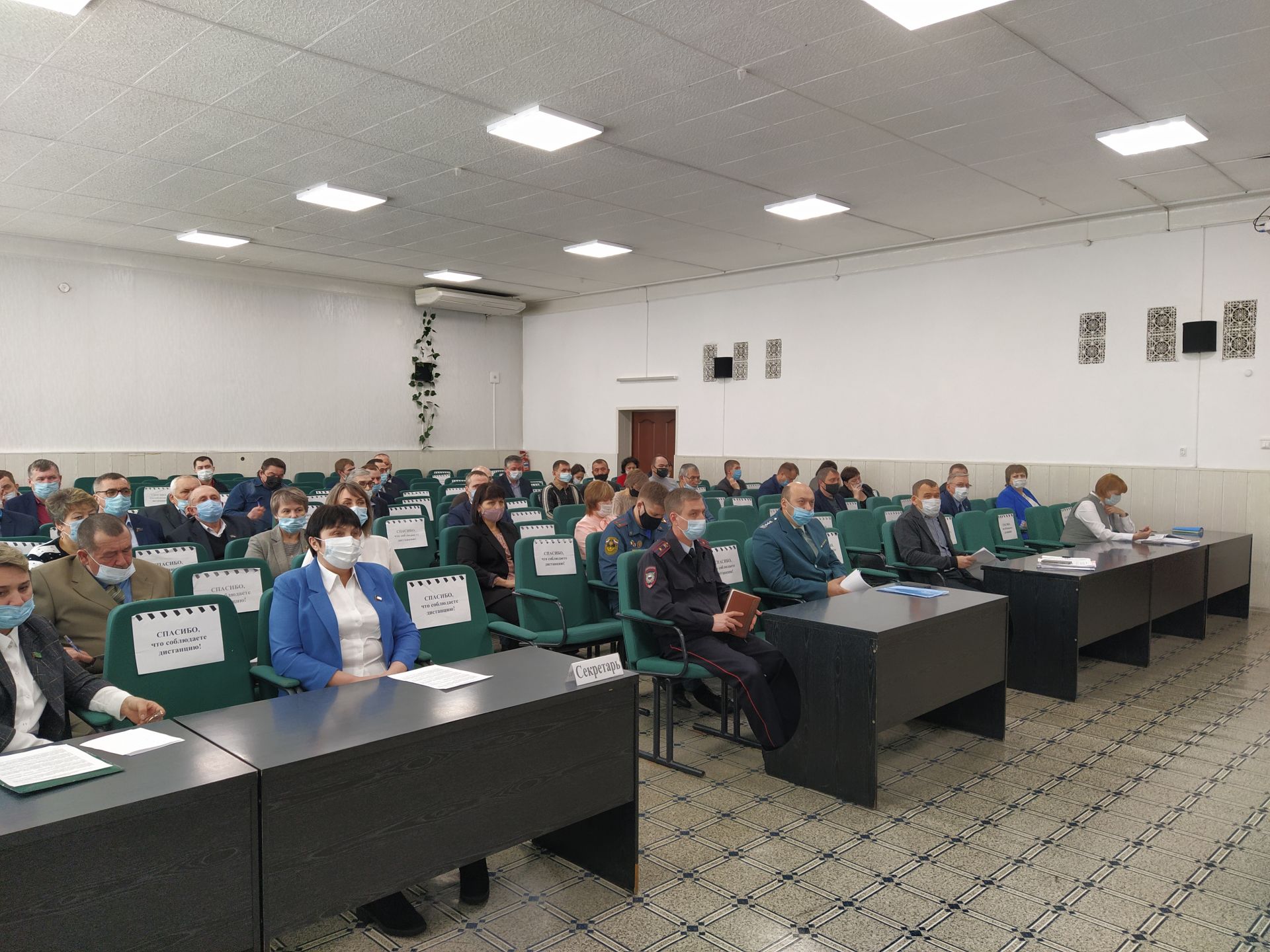 Чистопольские депутаты утвердили размер должностных окладов муниципальных служащих