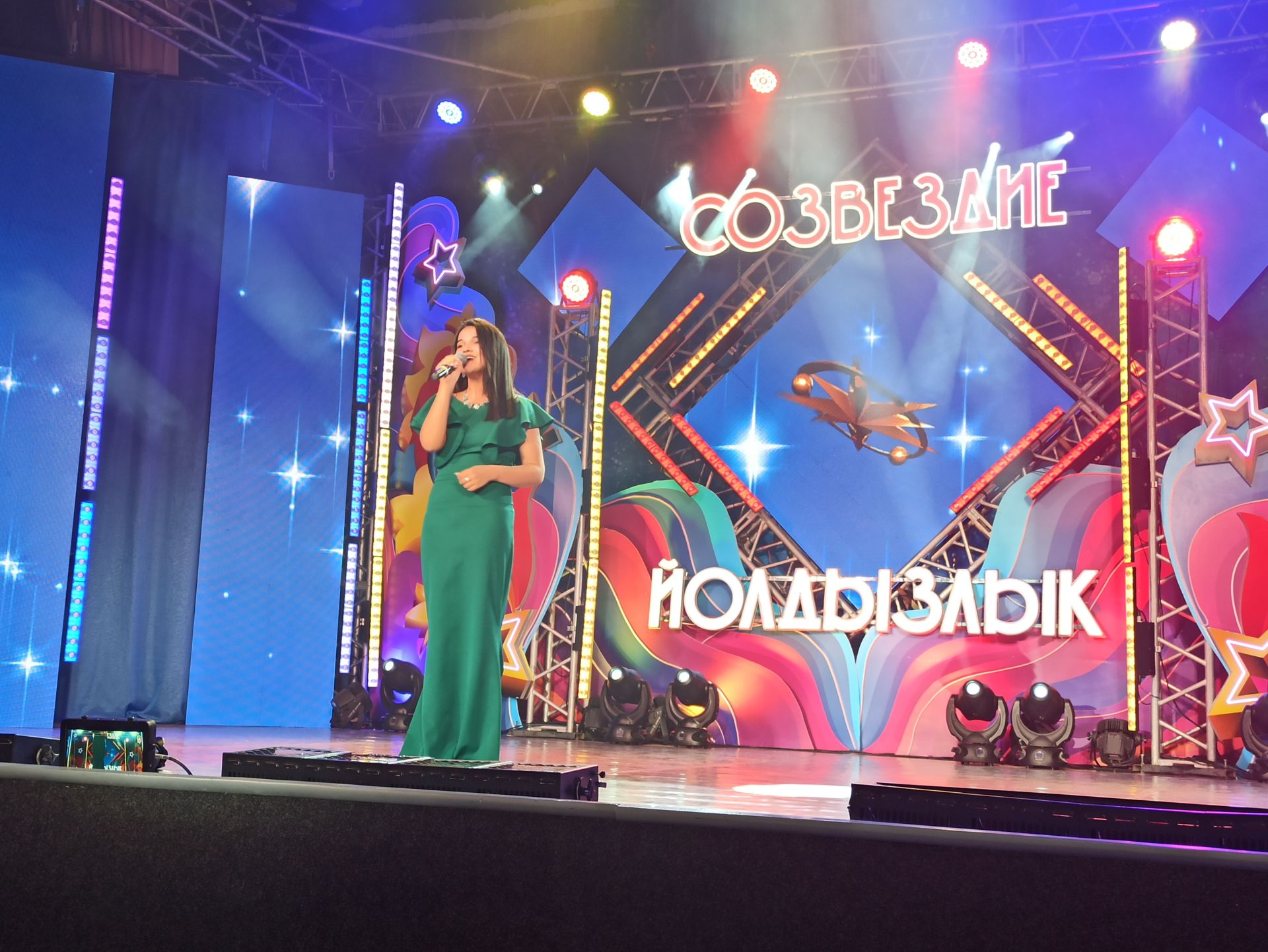 В Чистополе на гала-концерте зонального этапа телевизионного фестиваля "Созвездие-Йолдызлык 2022" участники представили лучшие номера