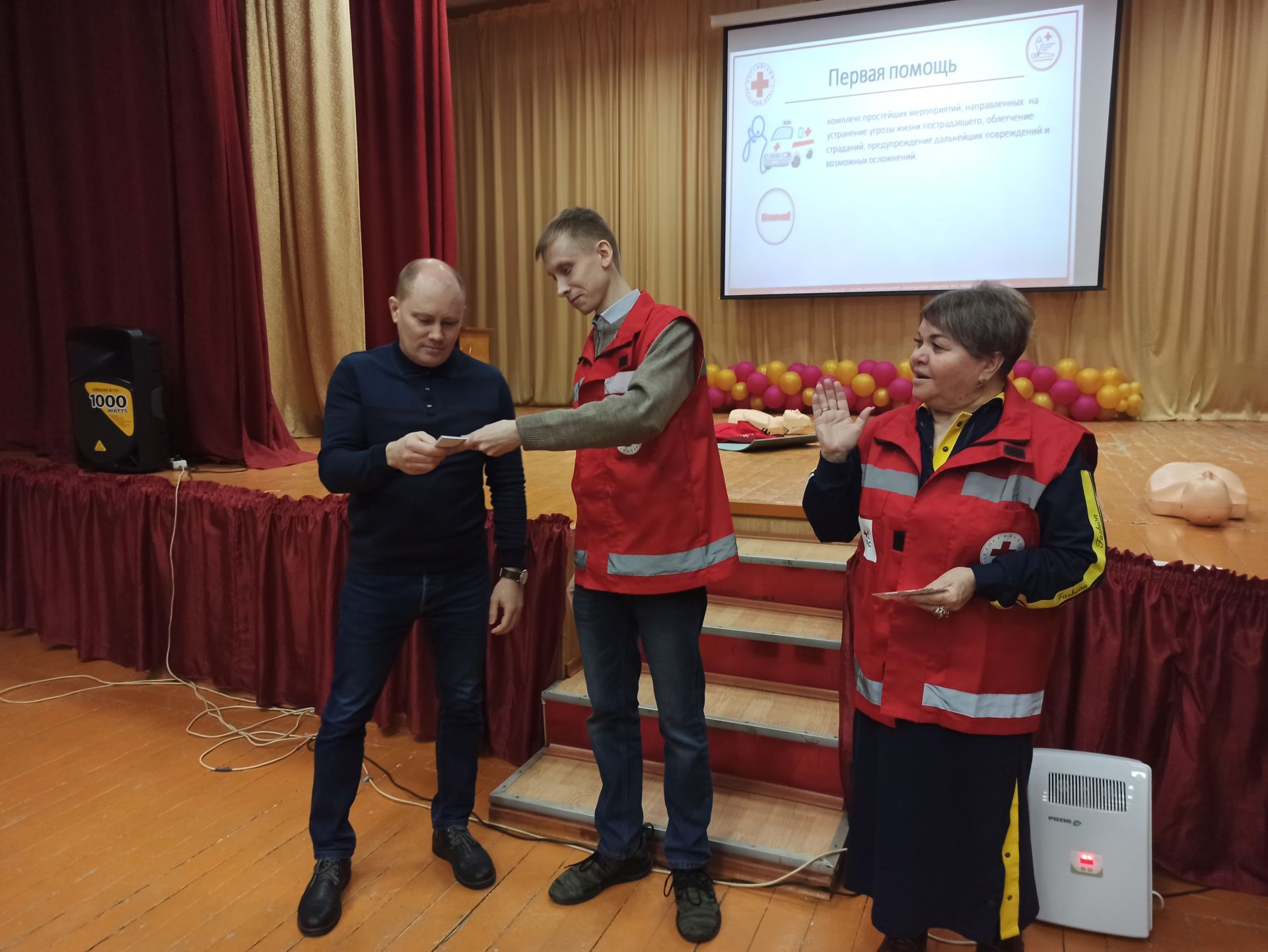 Чистопольцам вручили сертификаты Российского Красного креста