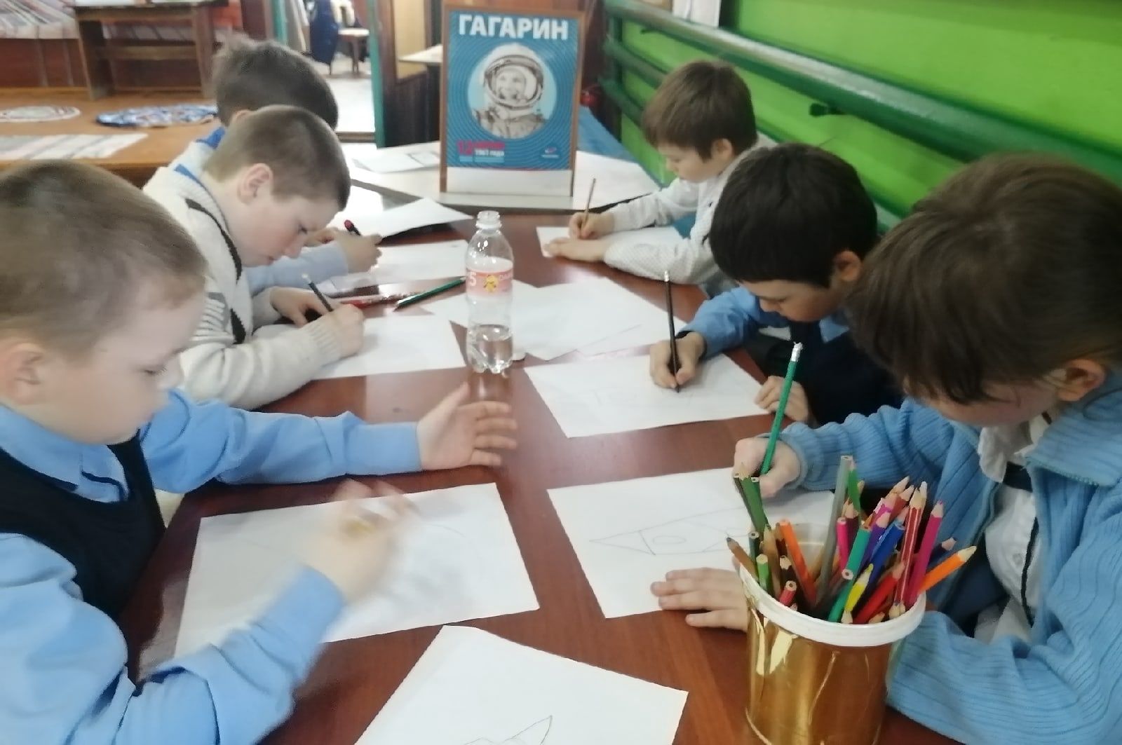 К Дню космонавтики с детьми из чистопольского села провели конкурс рисунков
