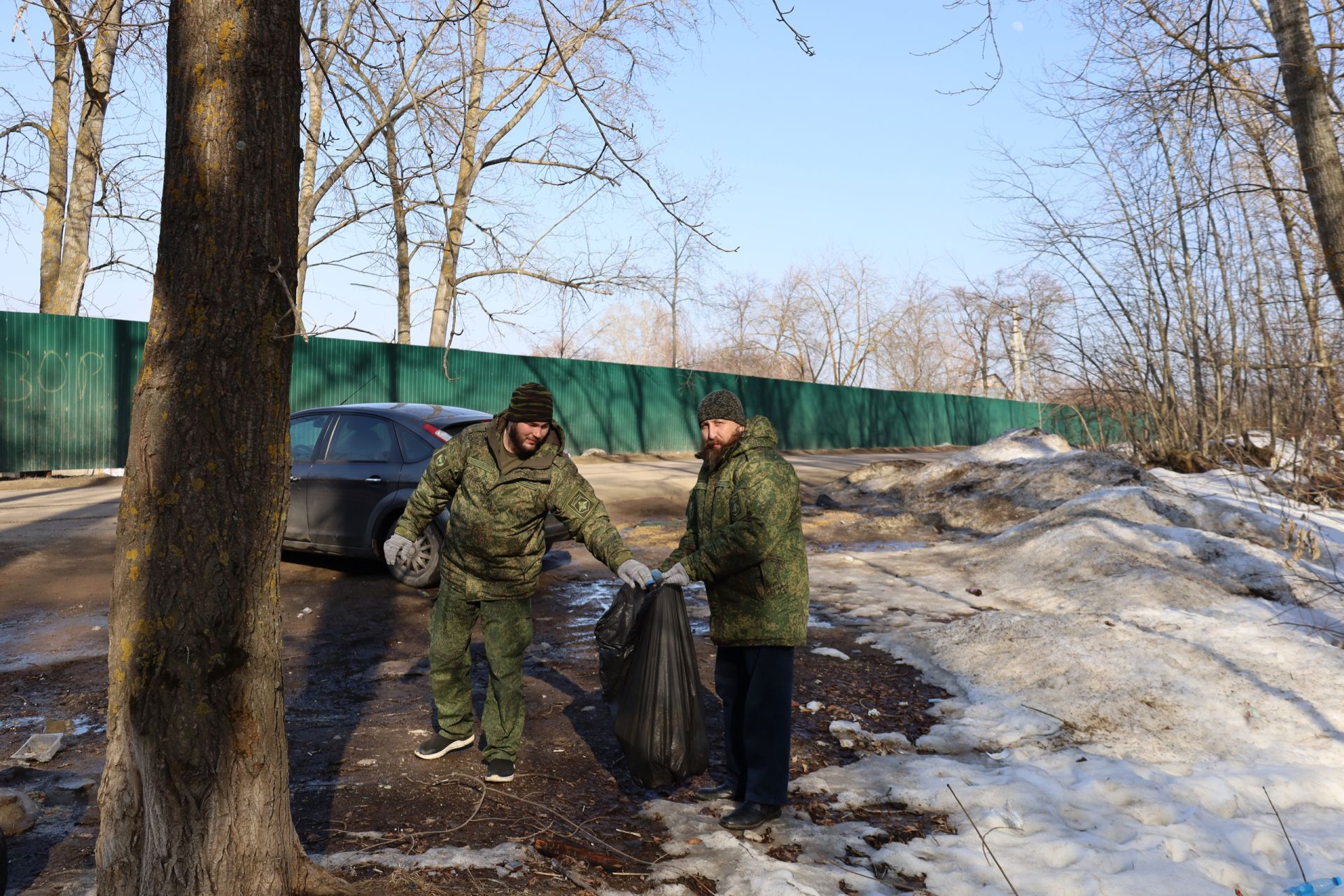 Священнослужители и сотрудники Чистопольского благочиния участвовали в уборке родника