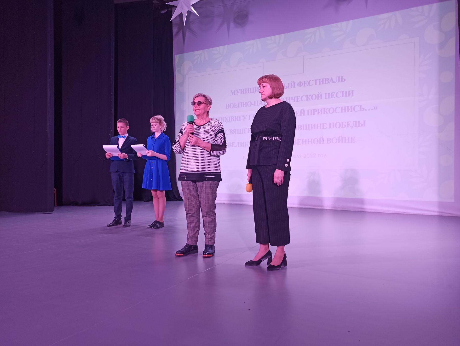 На муниципальном фестивале чистопольская молодежь исполняла песни военных лет (фоторепортаж)