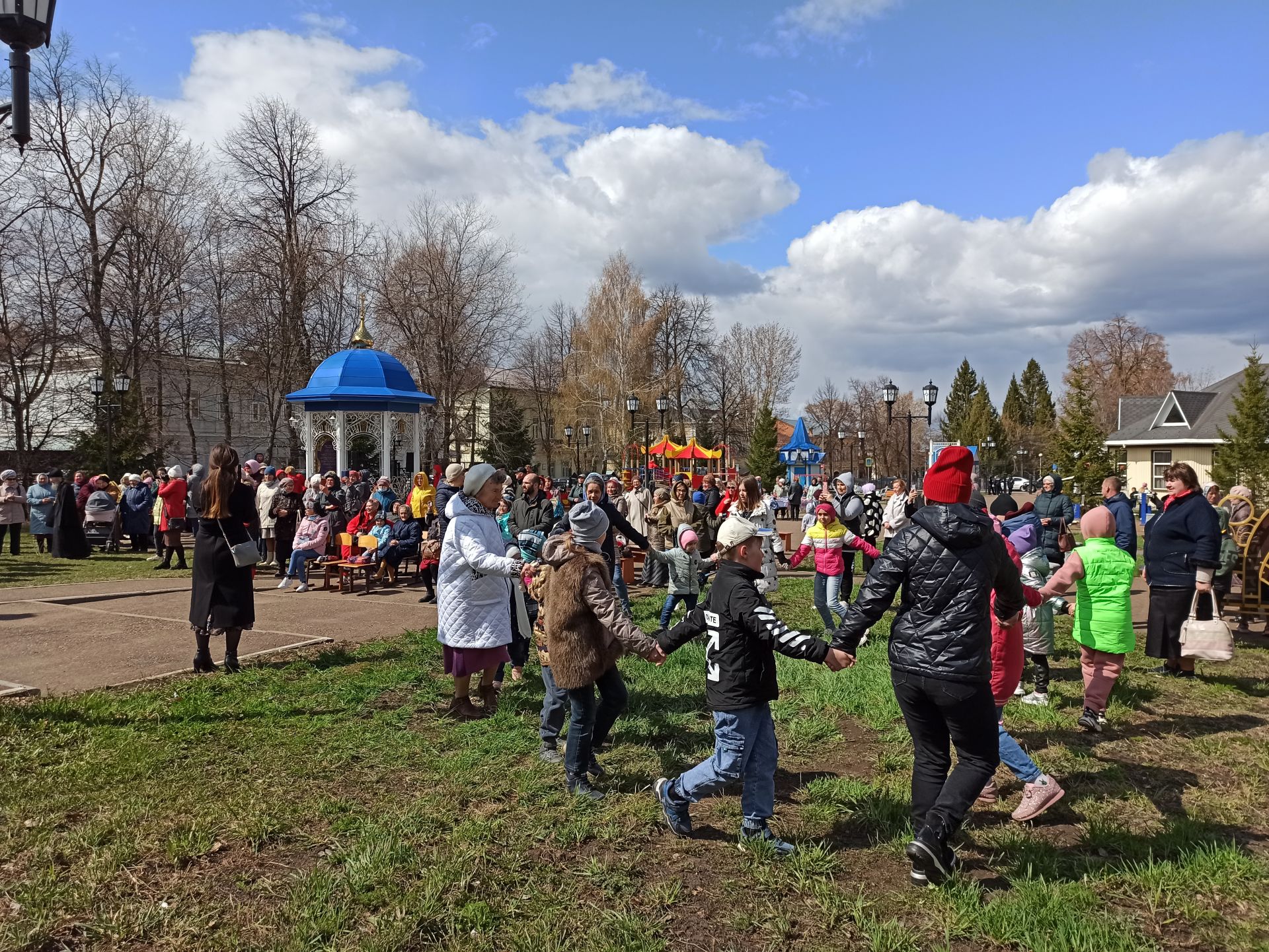 В Чистополе состоялся пасхальный фестиваль «Красная горка» (фоторепортаж)