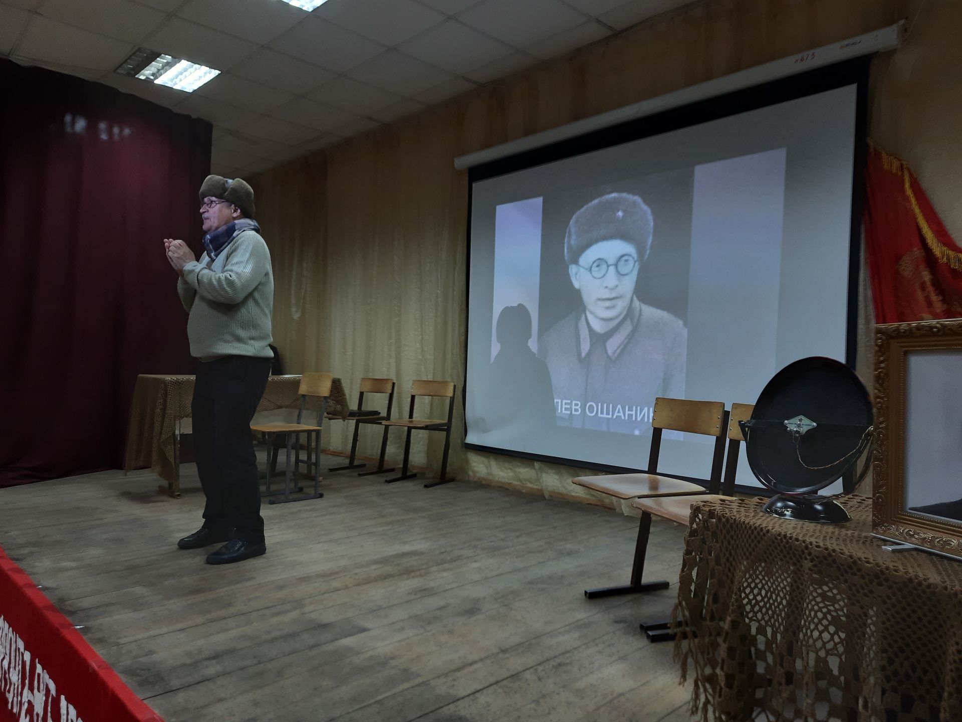 Казанские артисты представили чистопольцам спектакль о жизни поэтов в эвакуации