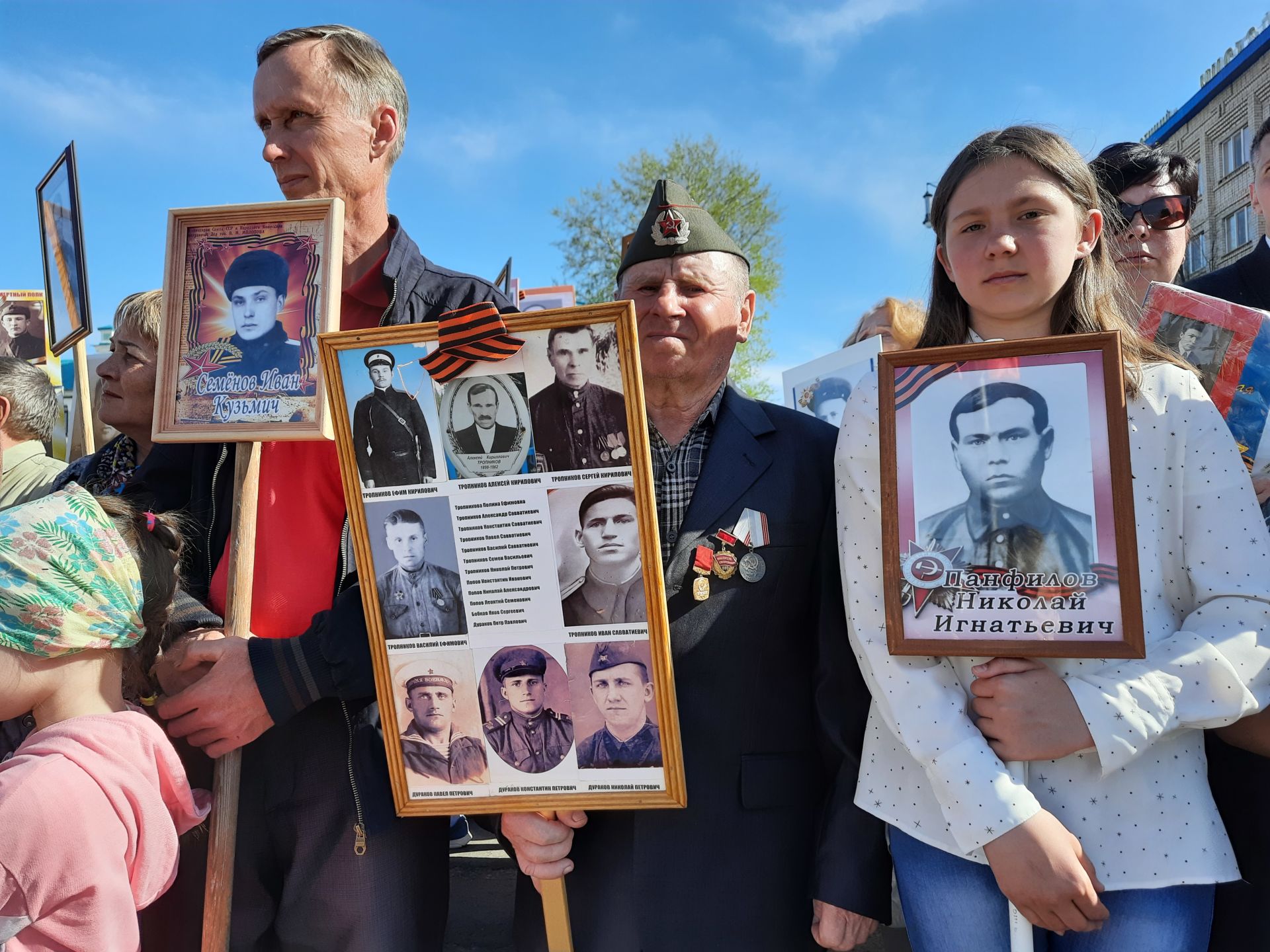 Тысячи чистопольцев приняли участие в шествии «Бессмертного полка» (Фоторепортаж)