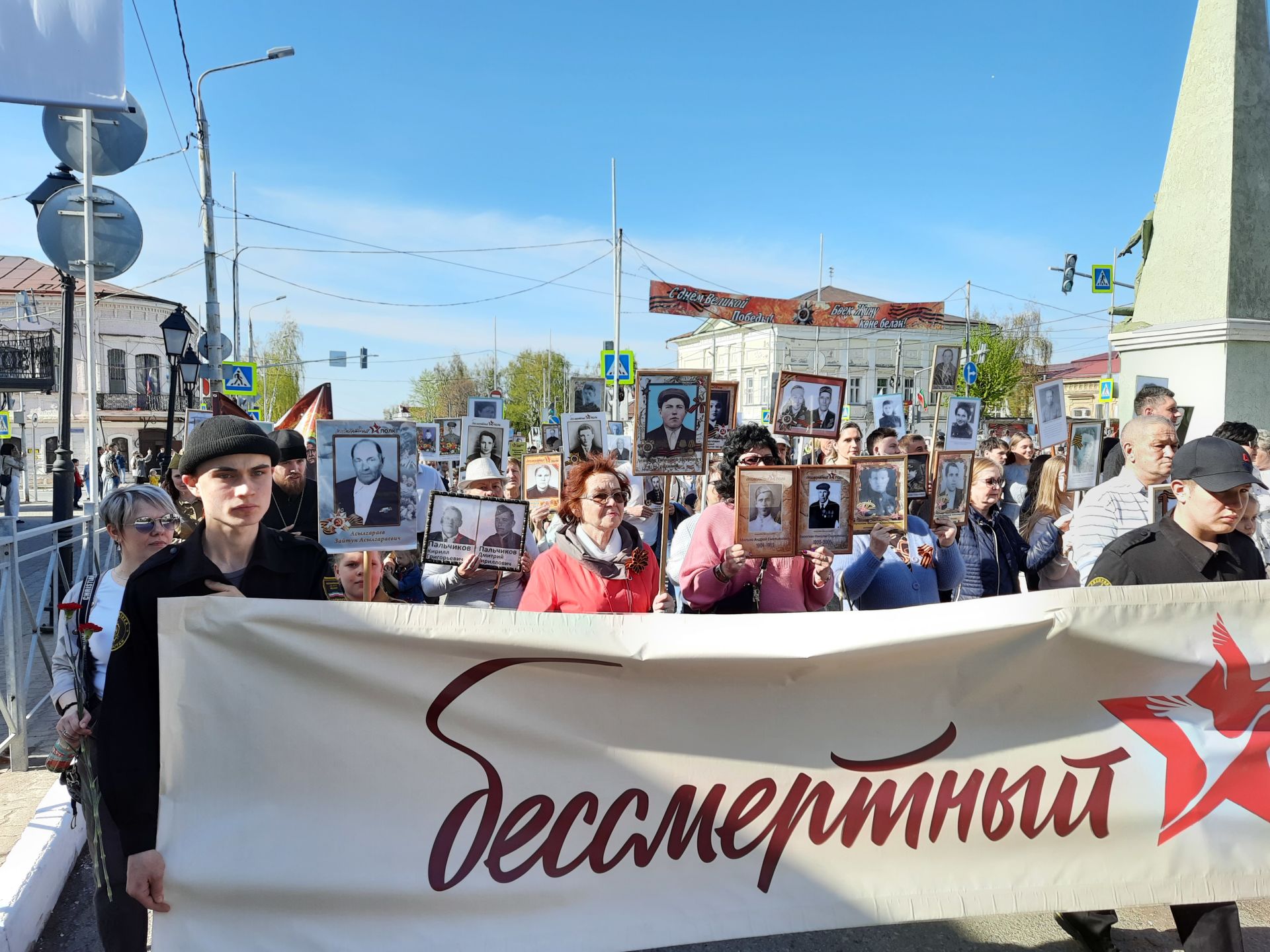 Тысячи чистопольцев приняли участие в шествии «Бессмертного полка» (Фоторепортаж)