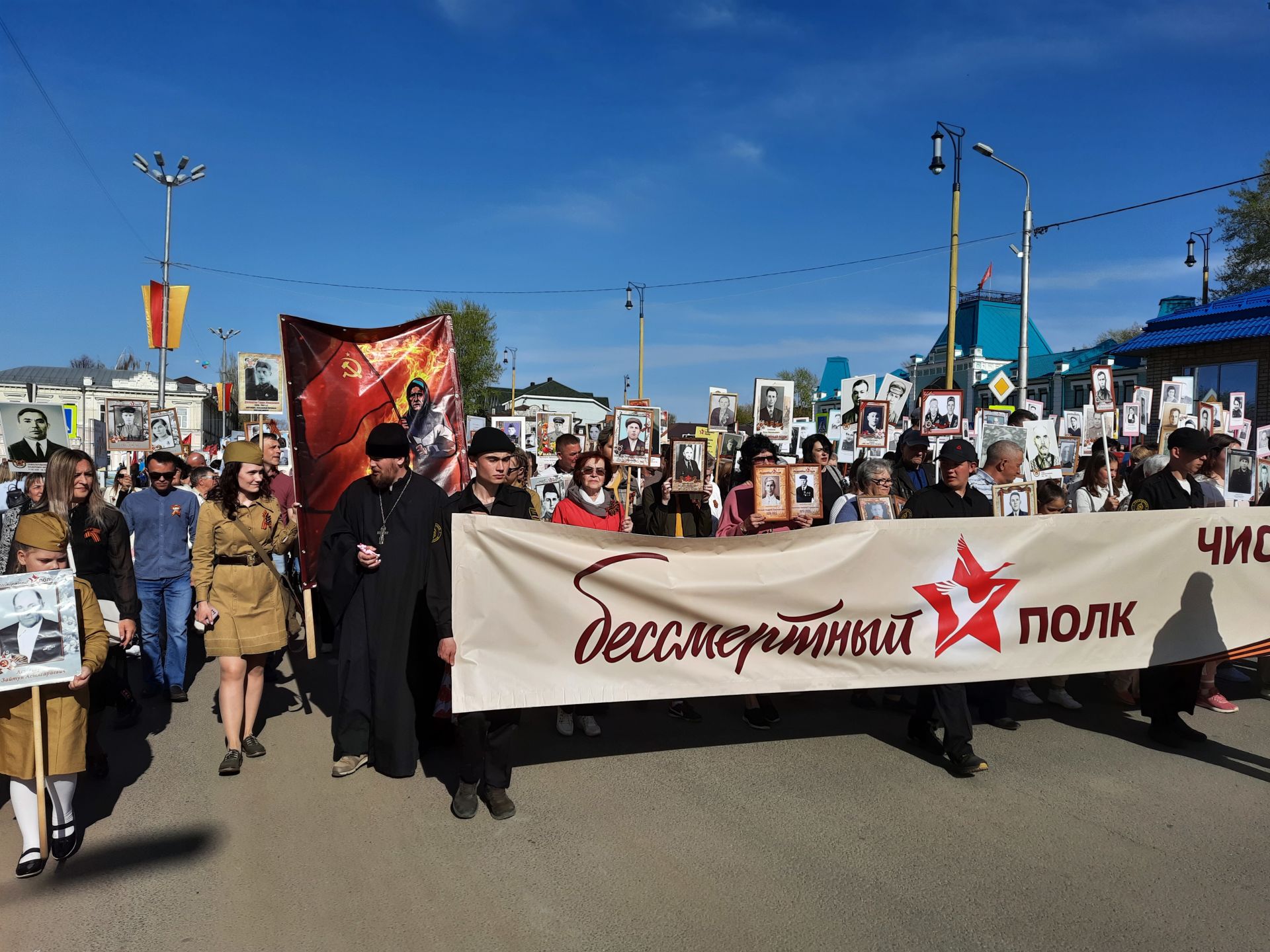 Тысячи чистопольцев приняли участие в шествии «Бессмертного полка» (Фоторепортаж)