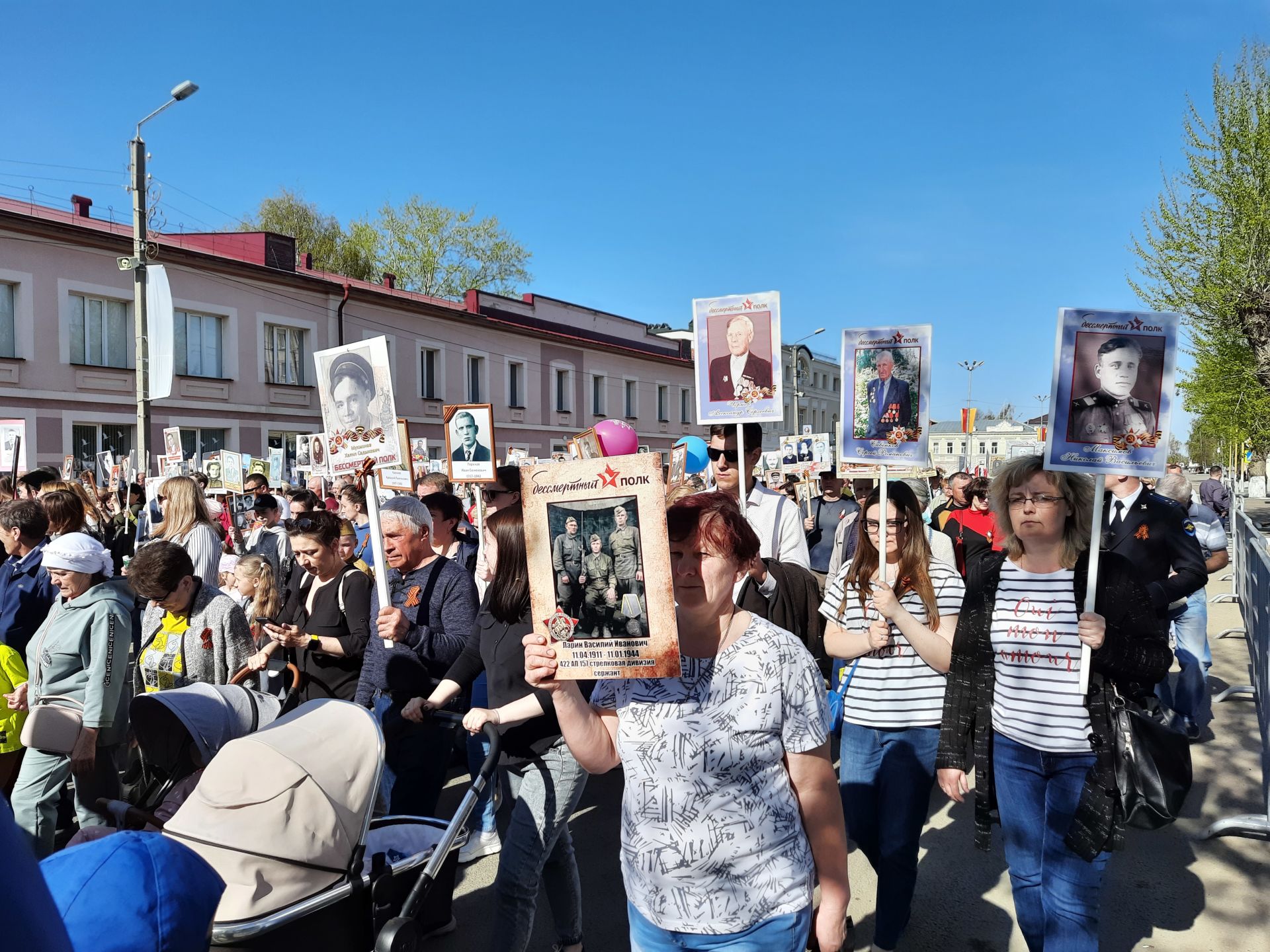 Тысячи чистопольцев приняли участие в шествии «Бессмертного полка» (Фоторепортаж)