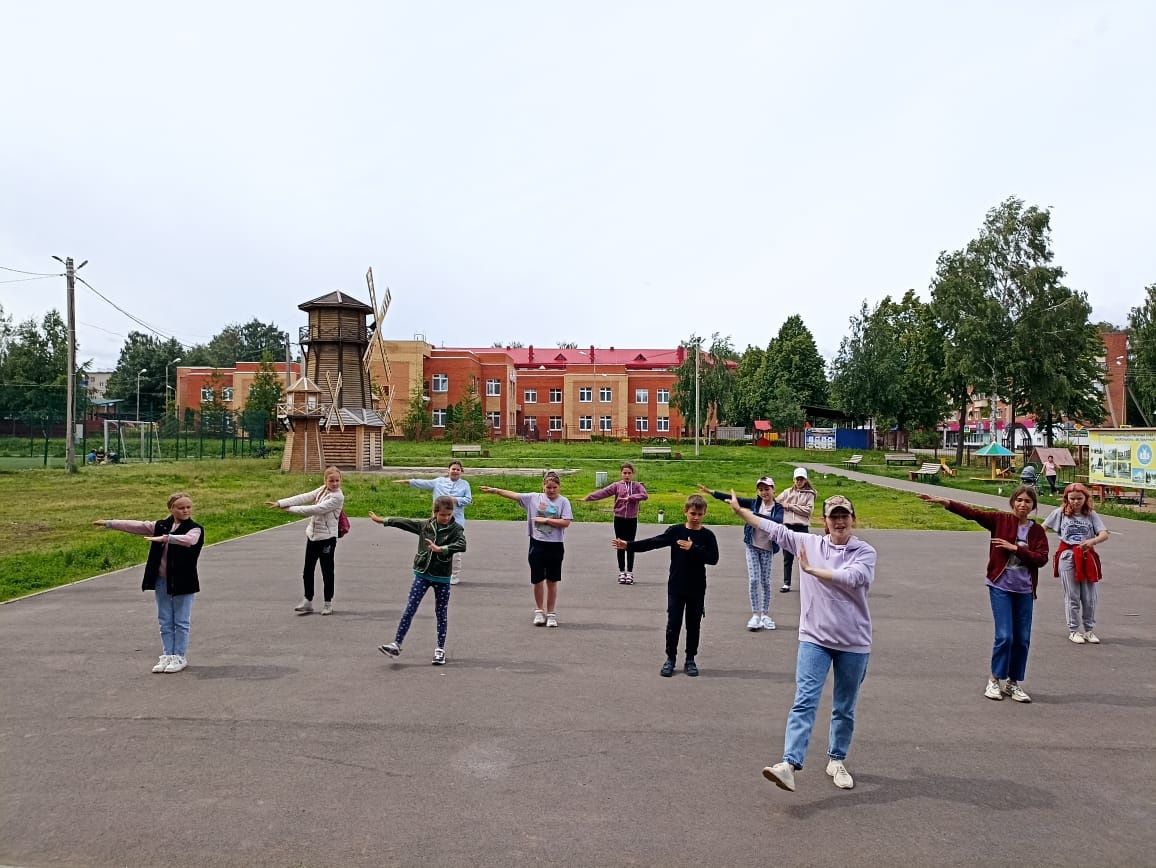 10 дней чистополь. Чистополь сквер молодежный. Спортивная площадь. Арт объекты в Казани. Фестиваль танцев на улице.