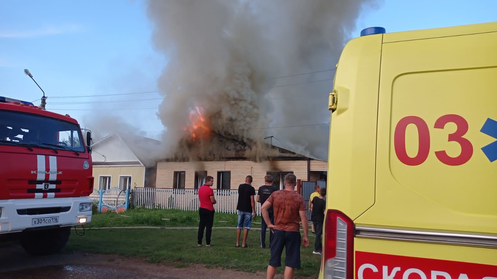 Погода в чистополе на 10. Горит частный дом. В Чистополе горит дом. Дом престарелых пожар Чистополь.