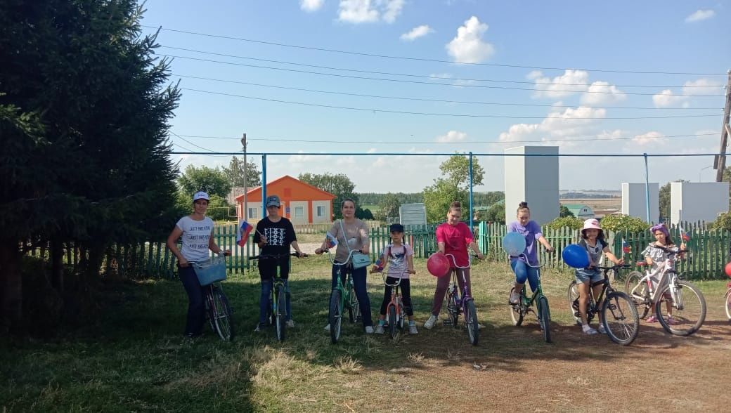 В чистопольском селе прошел велопробег, посвященный Дню флага Российской Федерации