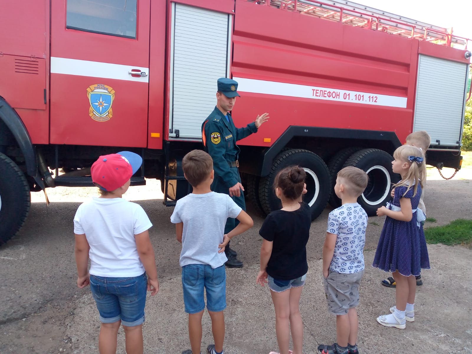 В Чистополе для детей сотрудников пожарно-спасательной части устроили праздник