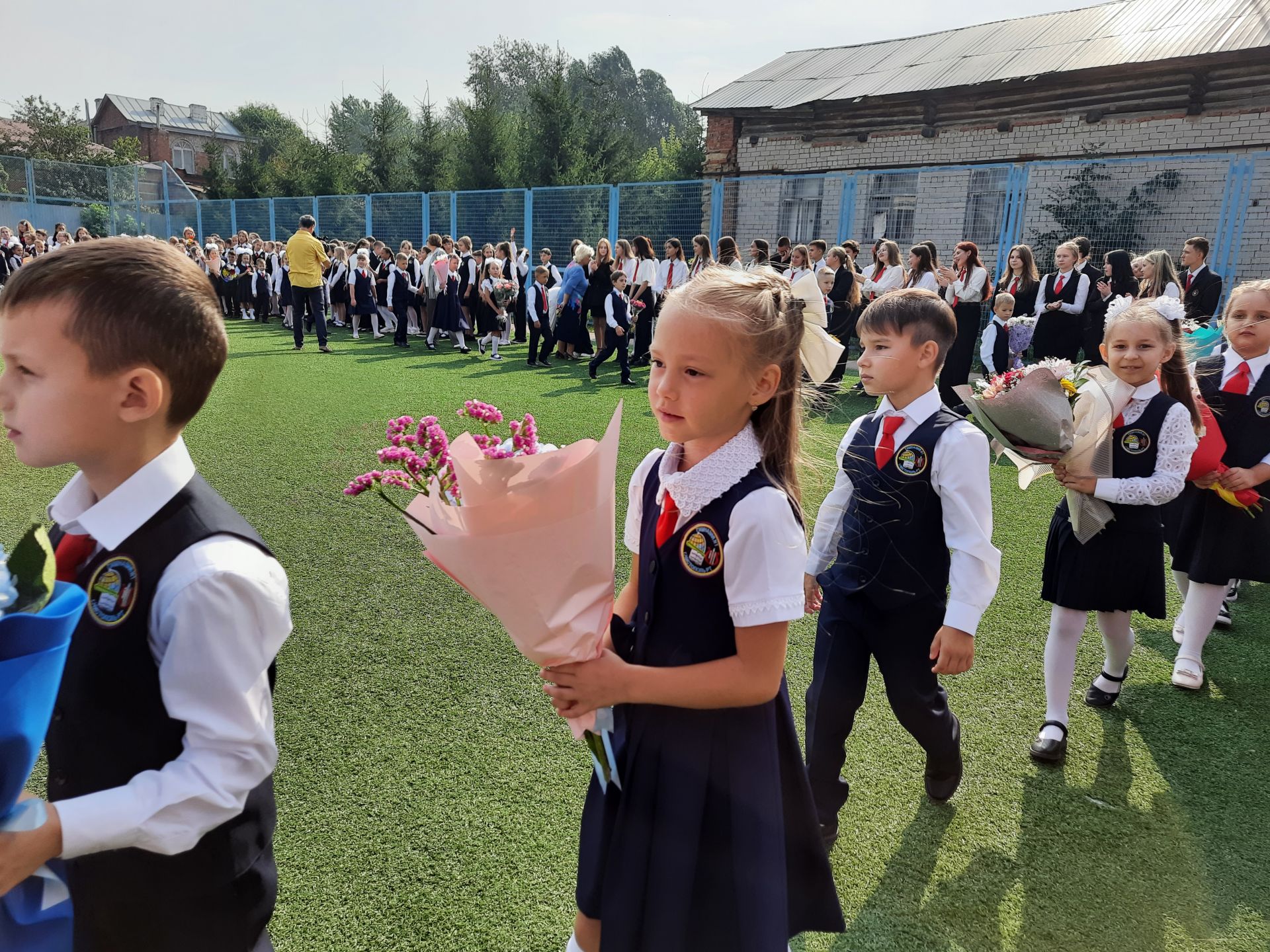 Для чистопольских первоклассников прозвенел первый звонок (Фоторепортаж)