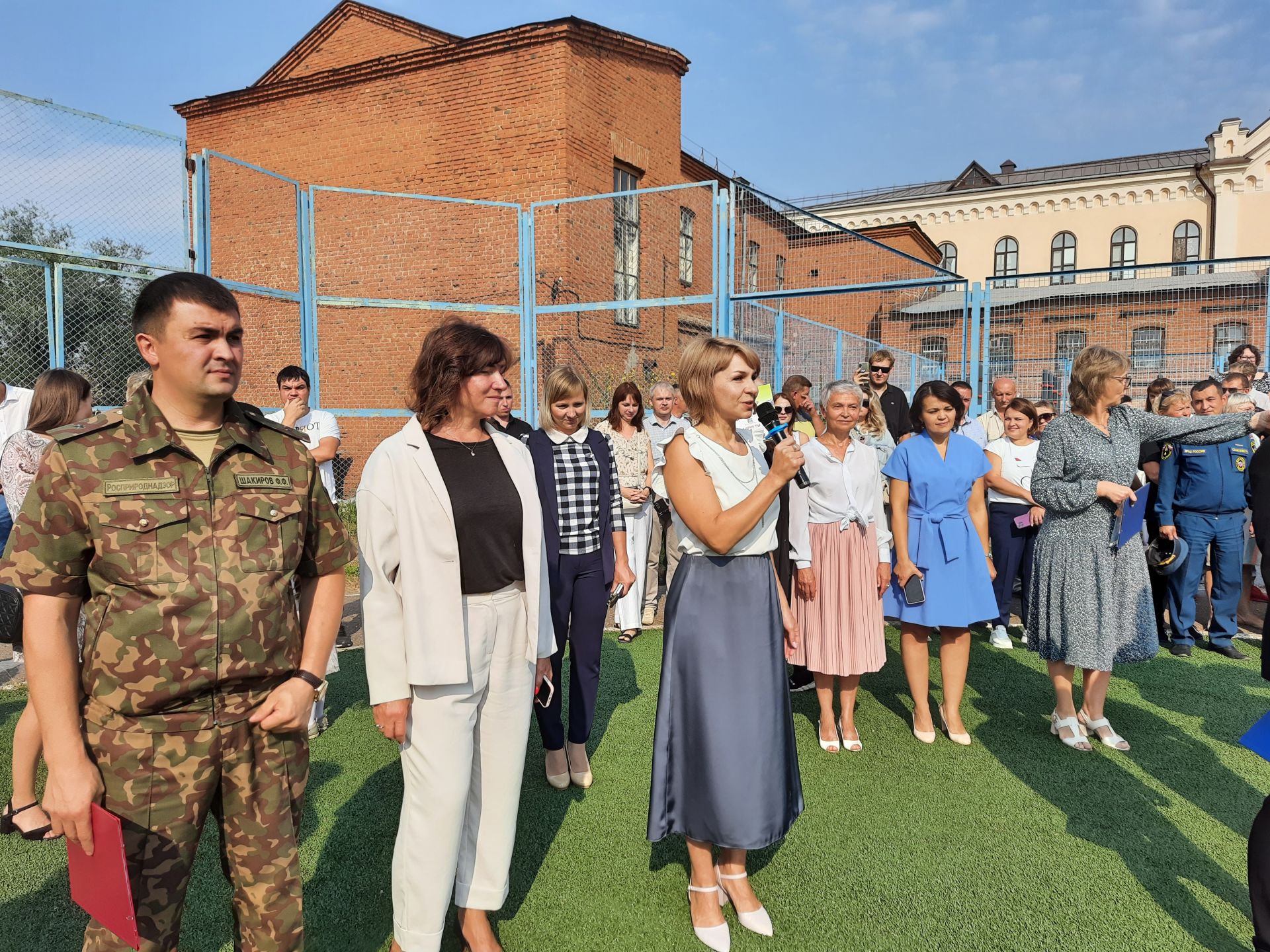 Для чистопольских первоклассников прозвенел первый звонок (Фоторепортаж)