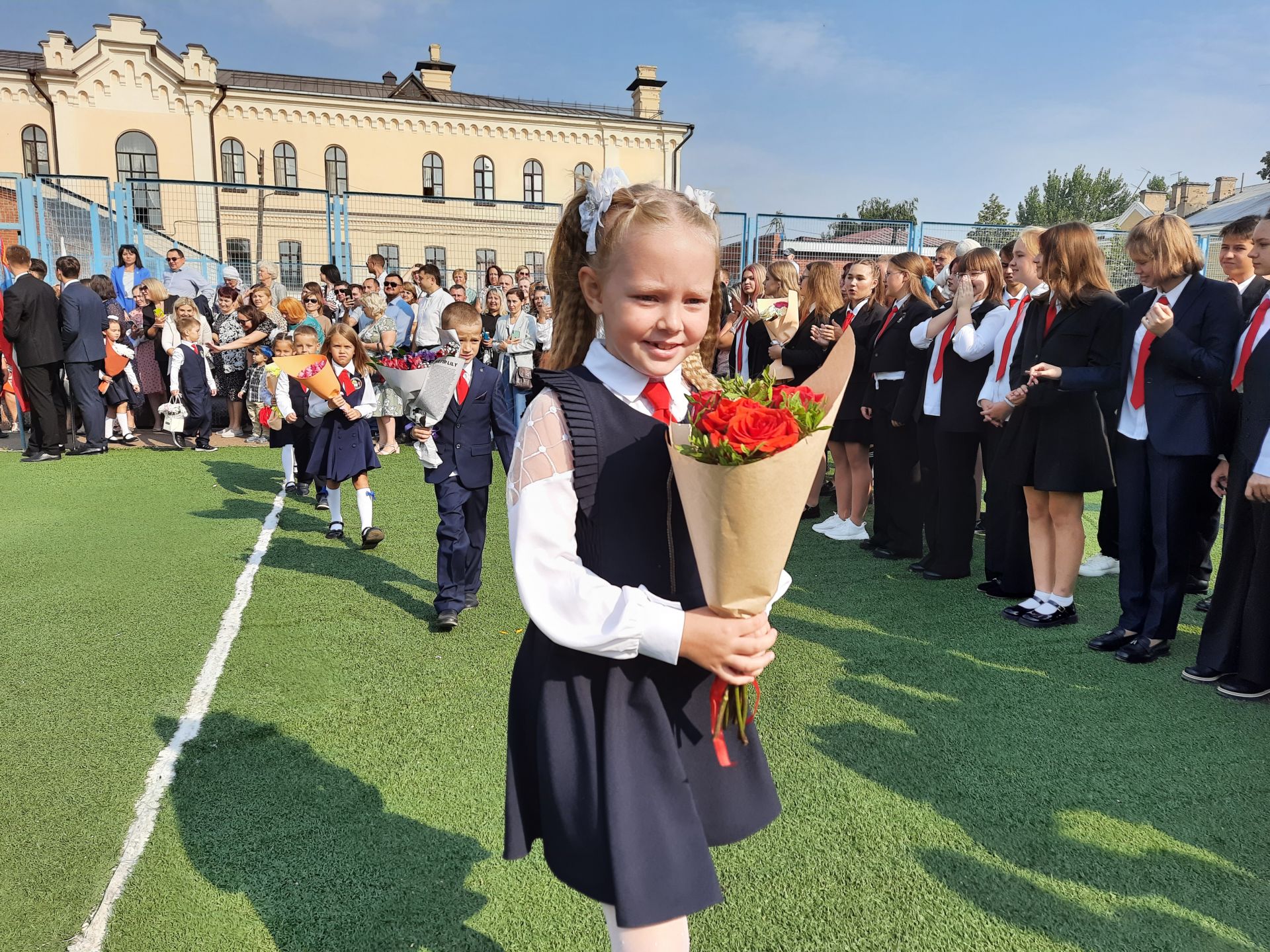 Для чистопольских первоклассников прозвенел первый звонок (Фоторепортаж)