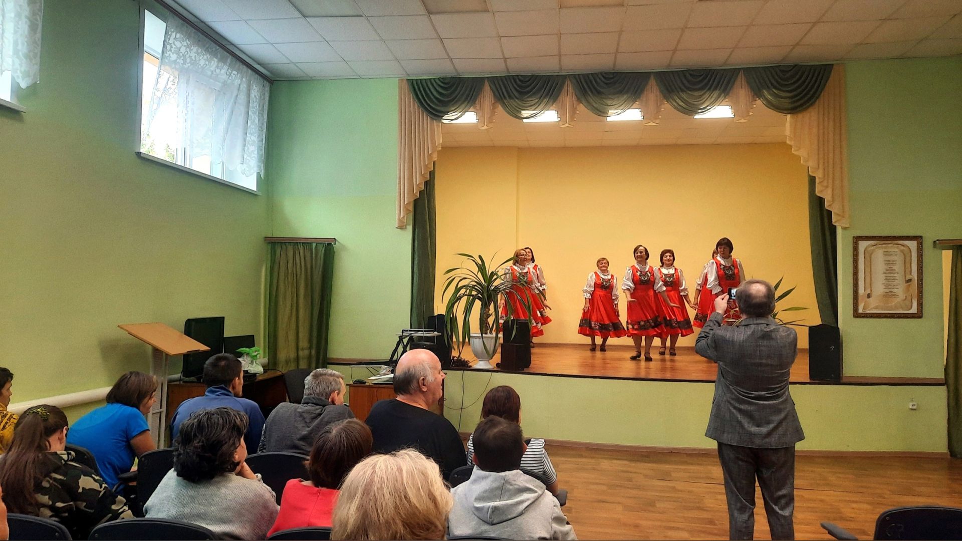 Для подопечных чистопольского дома-интерната прошел концерт от «серебряных» волонтеров совета ветеранов