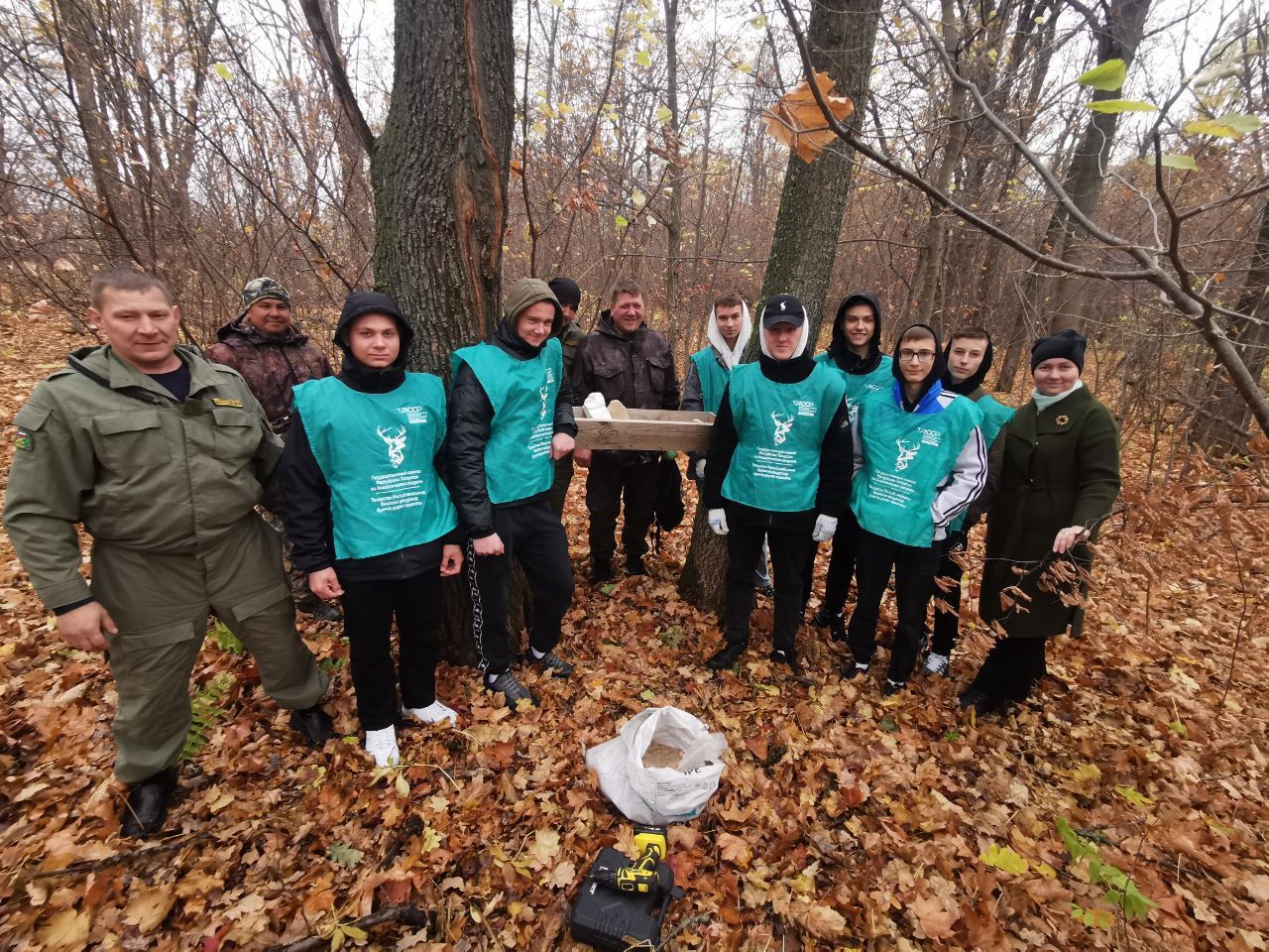 Чистопольские школьники открыли в лесу «столовую» для животных