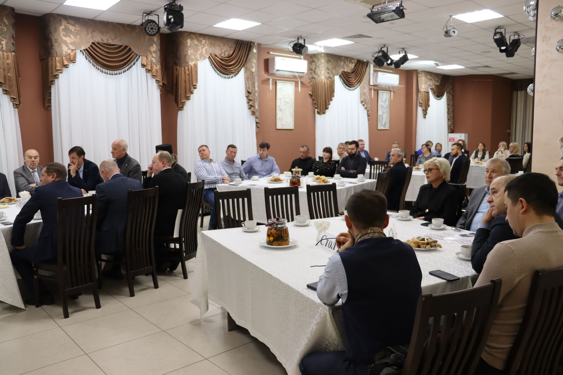 На встрече главы Чистопольского района с бизнес-сообществом обсудили актуальные вопросы