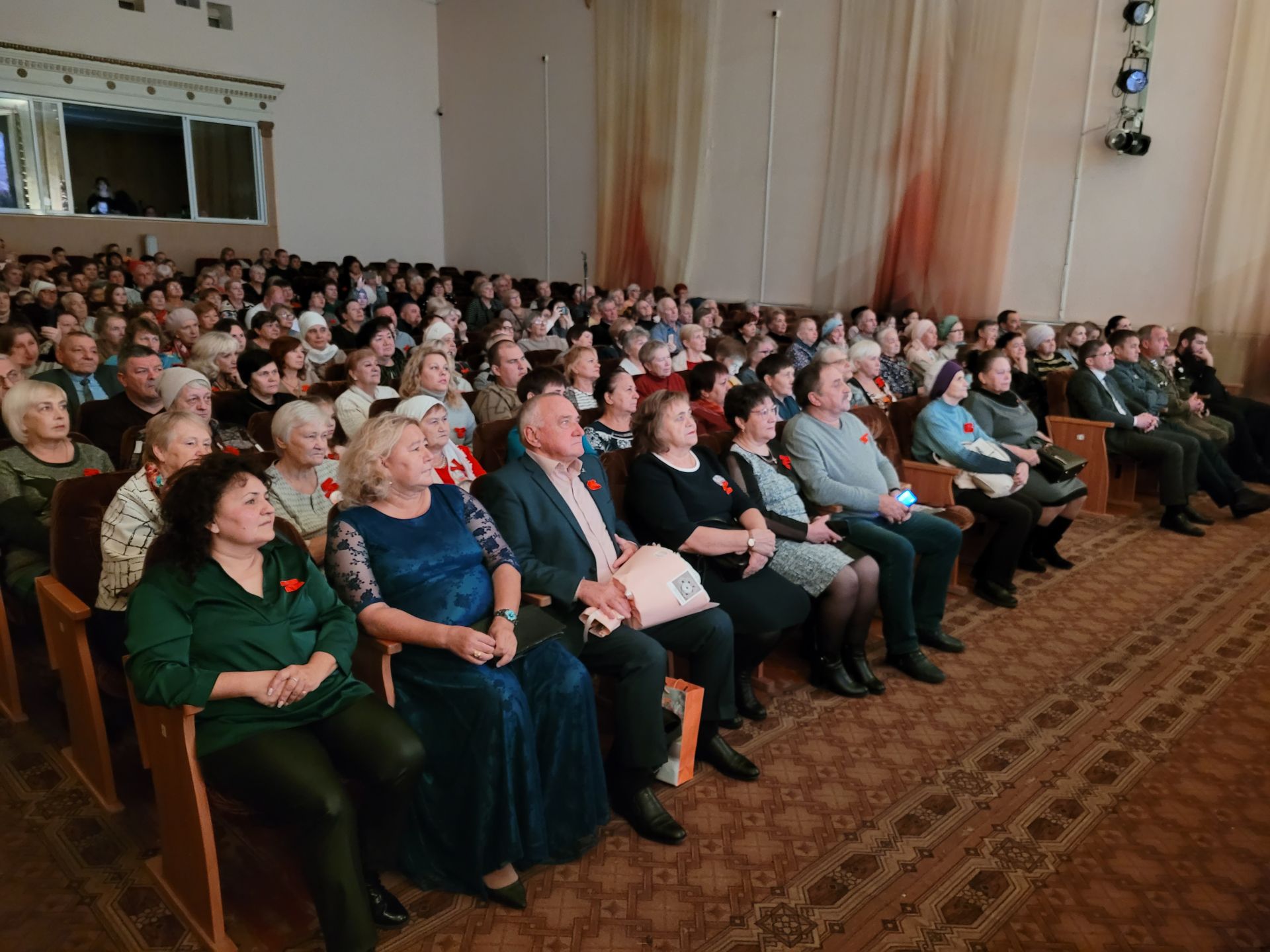 В Чистополе для волонтеров и семей участников СВО прошел концерт