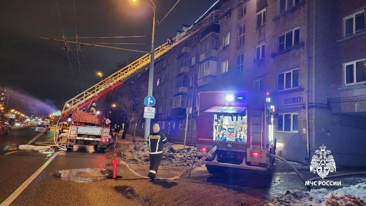 В казанской пятиэтажке на пожаре погиб 98-летний мужчина
