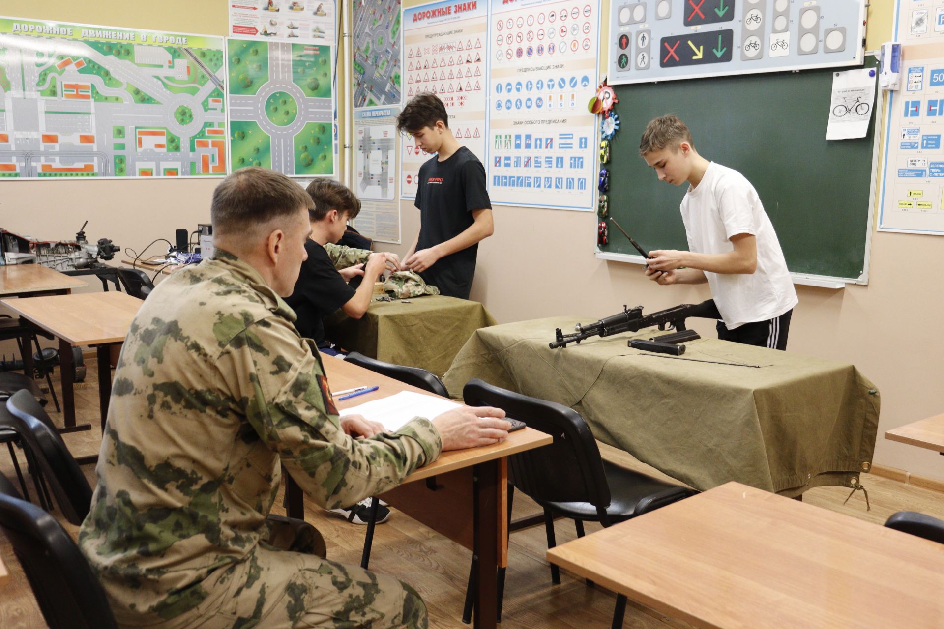 Впервые в Чистополе прошли военно-спортивные игры «Всегда на страже»