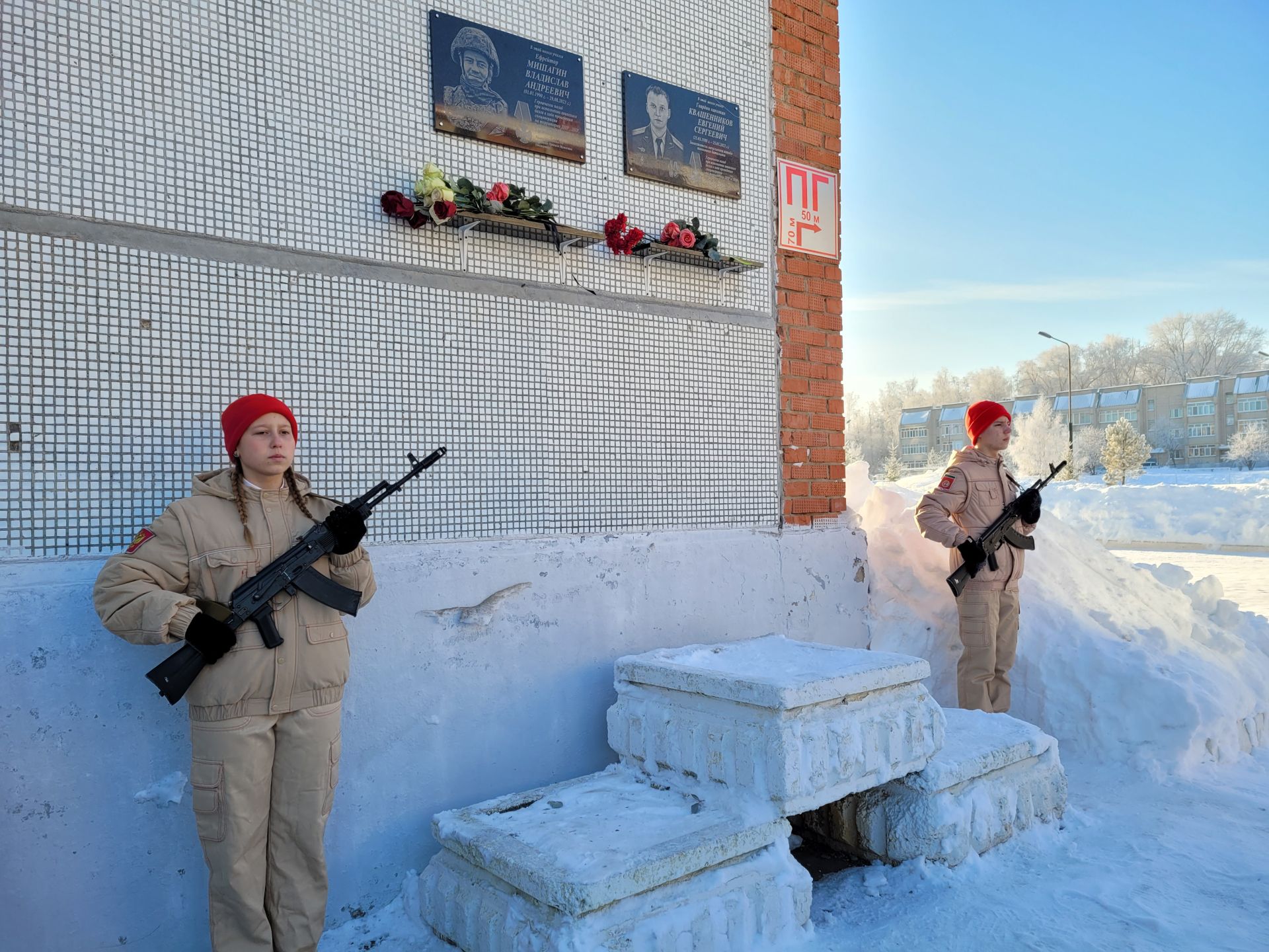 В Чистополе открыли мемориальную доску бойцу, погибшему в зоне СВО