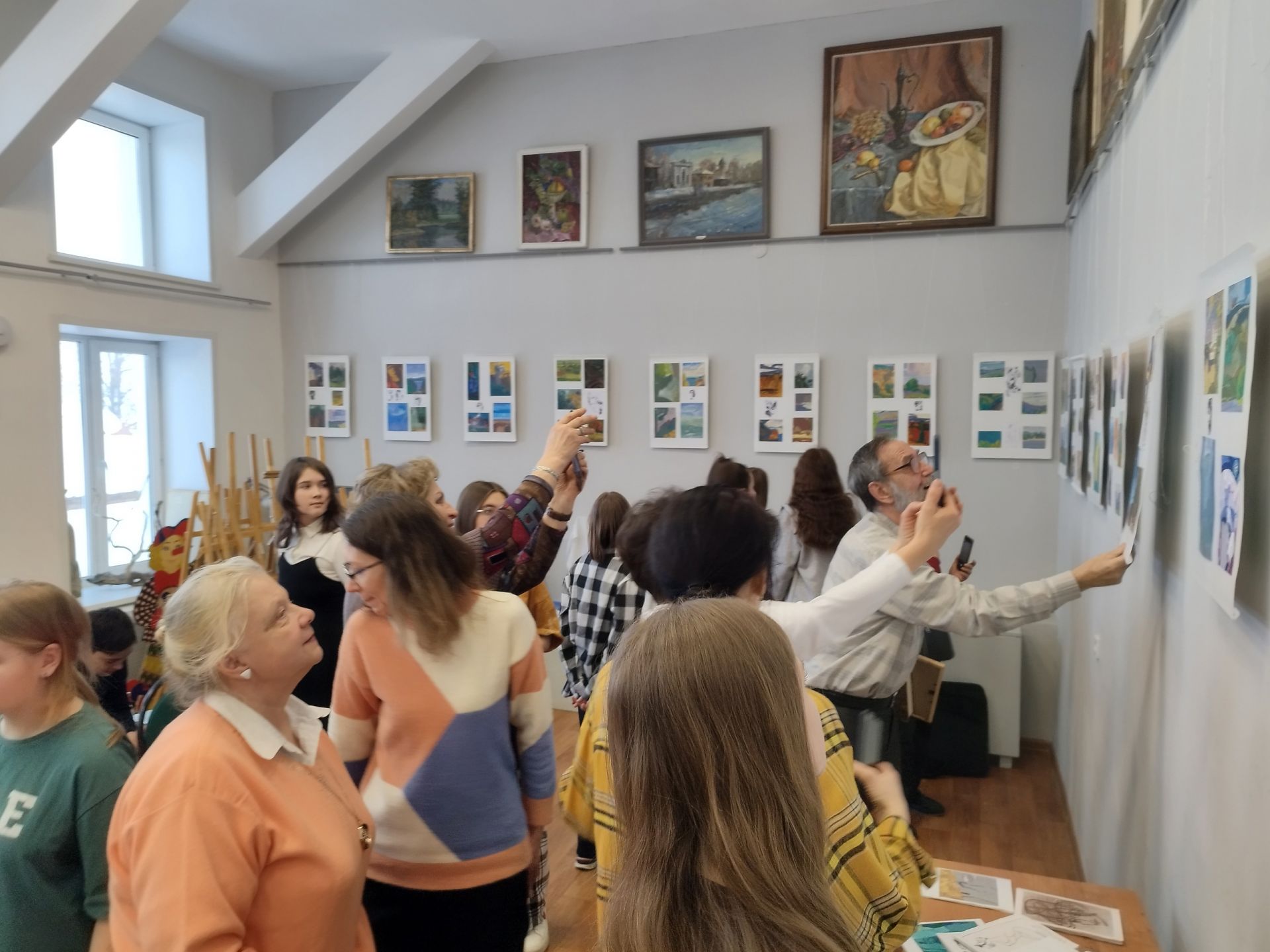 В чистопольской художественной школе открылась персональная выставка Павла Самойлова