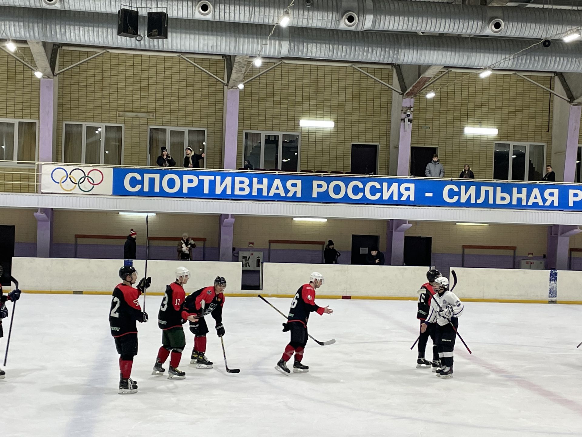«В хоккей играют настоящие мужчины!»: чистопольские спортсмены стали первыми