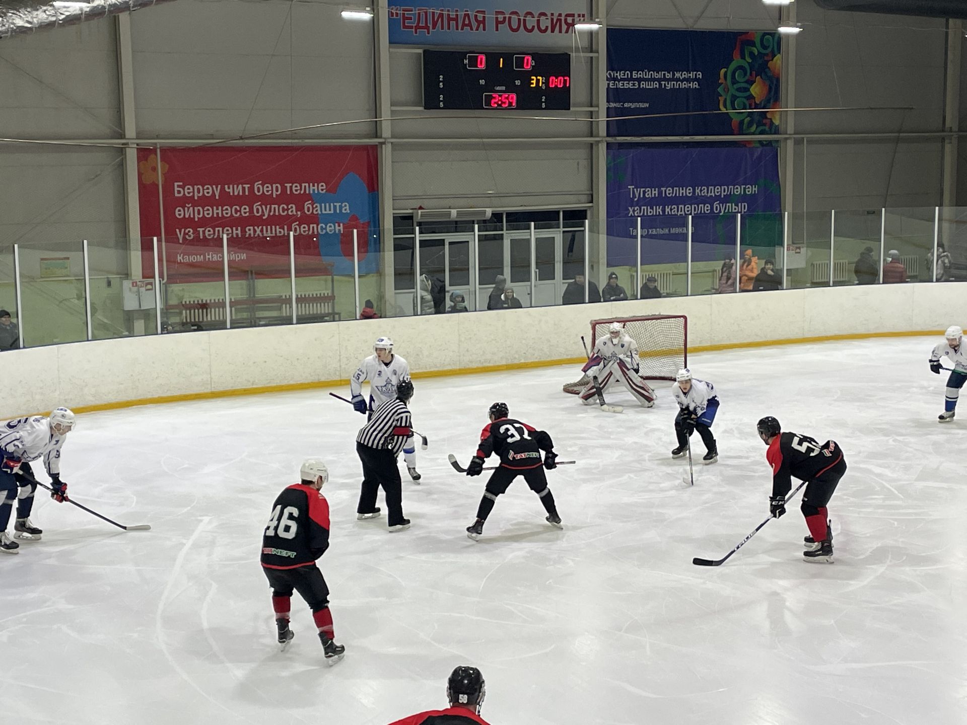 «В хоккей играют настоящие мужчины!»: чистопольские спортсмены стали первыми