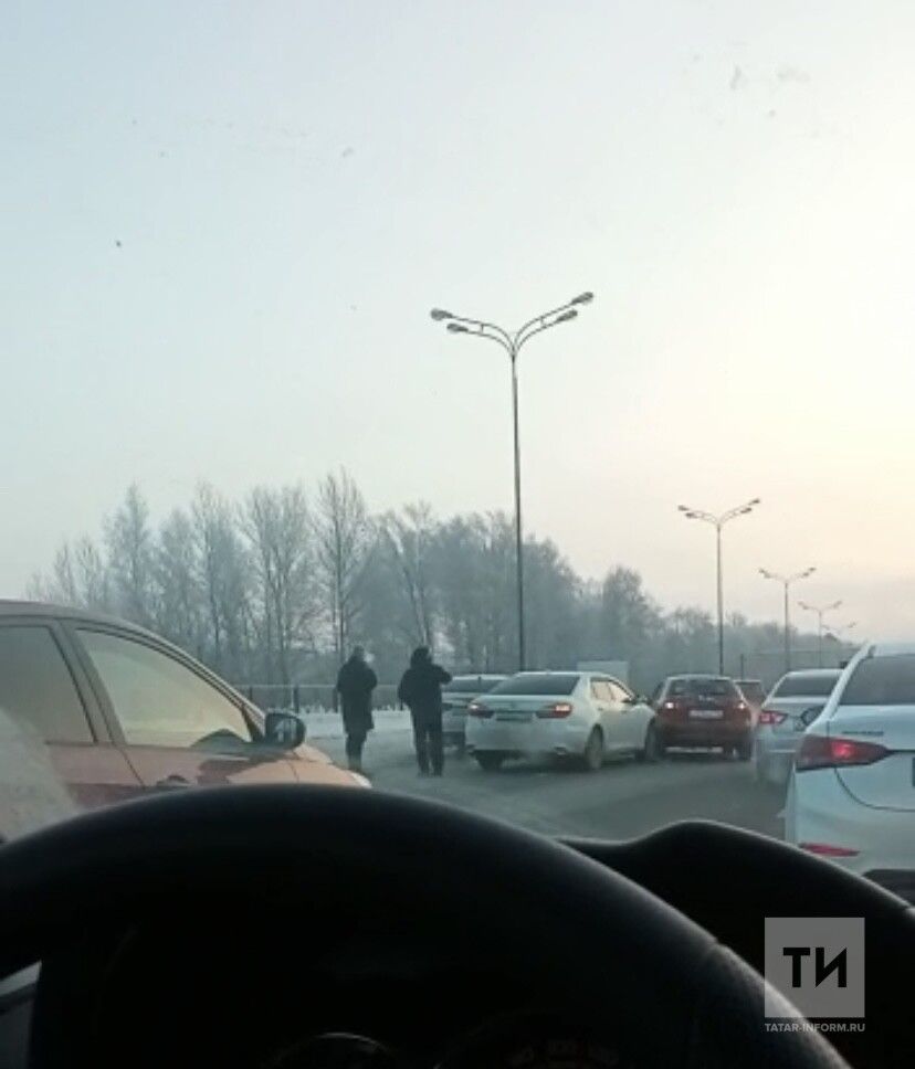 На трассе Зеленодольск – Казань столкнулись шесть автомобилей