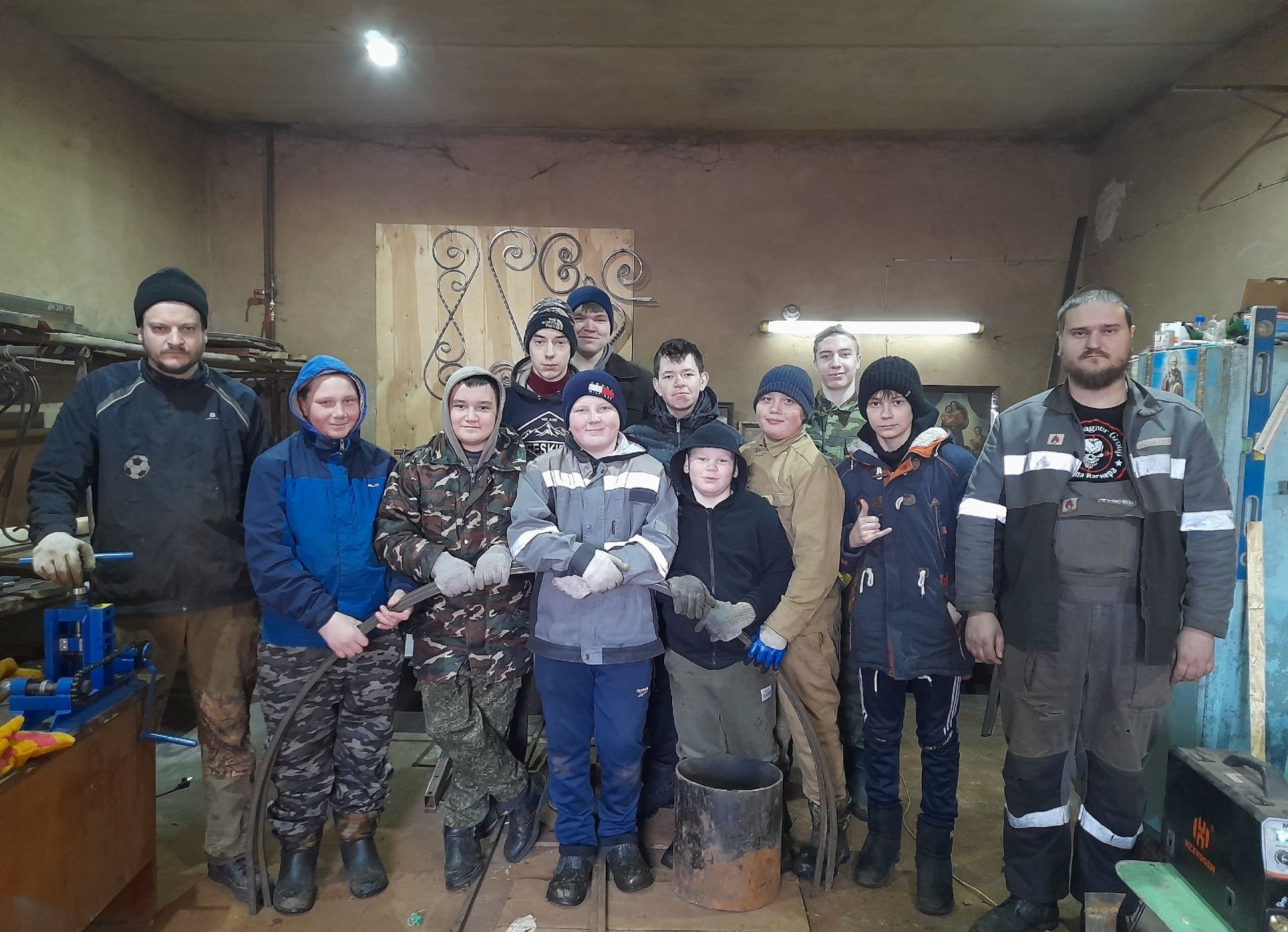 Юные сварщики Чистополя приступили к изготовлению первых пробных вариантов походных варочных печей для российских военнослужащих