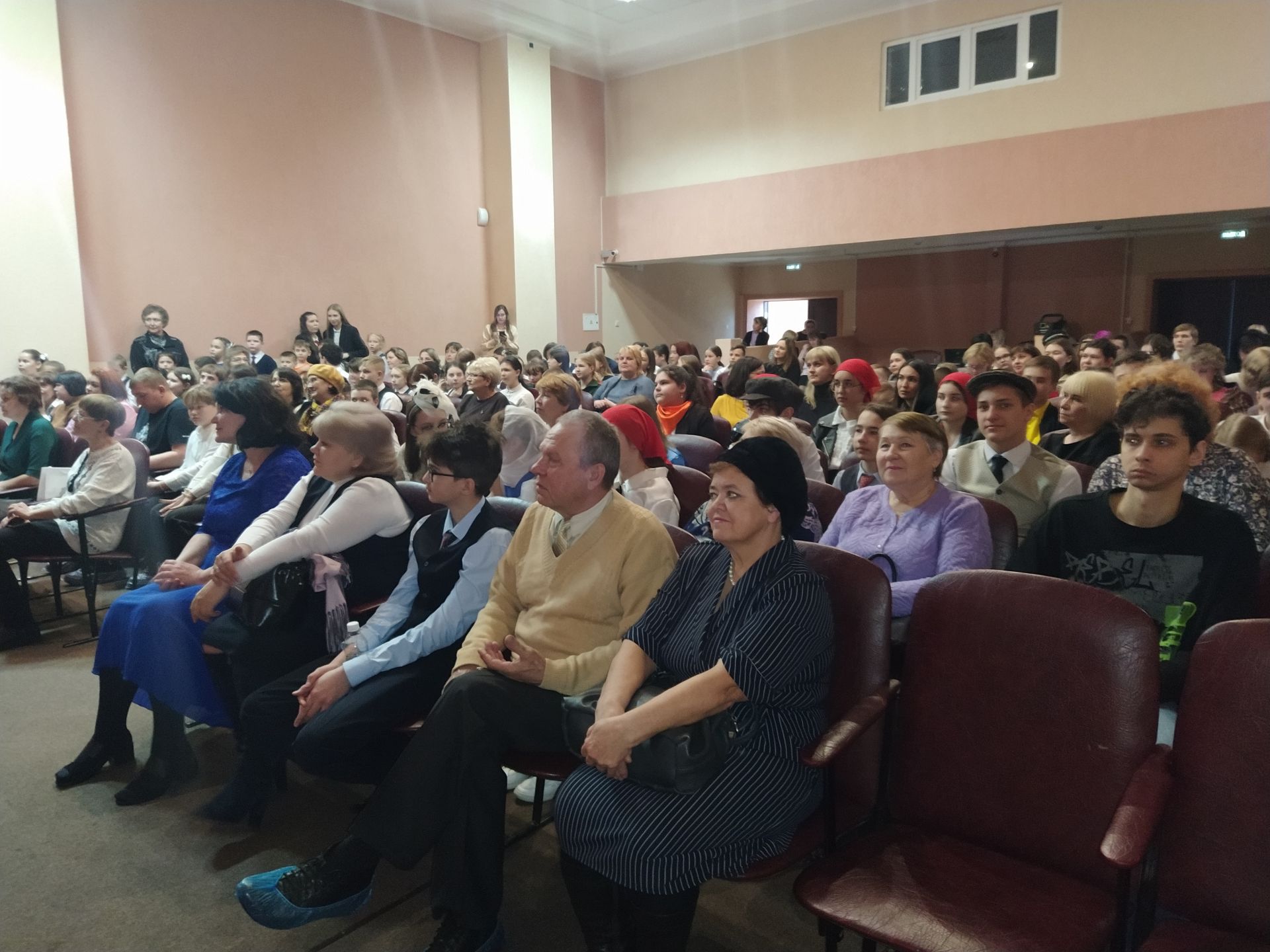 Как Маяковский и Пастернак: школьники перевоплотились в легендарных поэтов