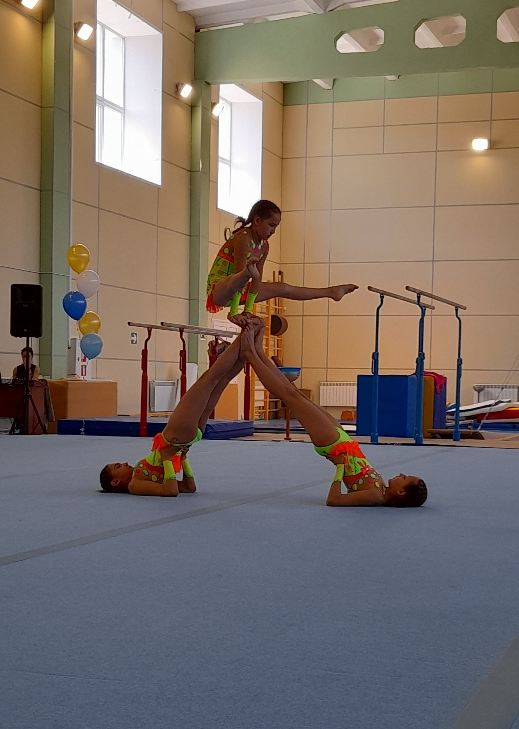Соревнования по спортивной акробатике в Чистополе выявили сильнейших (фоторепортаж)