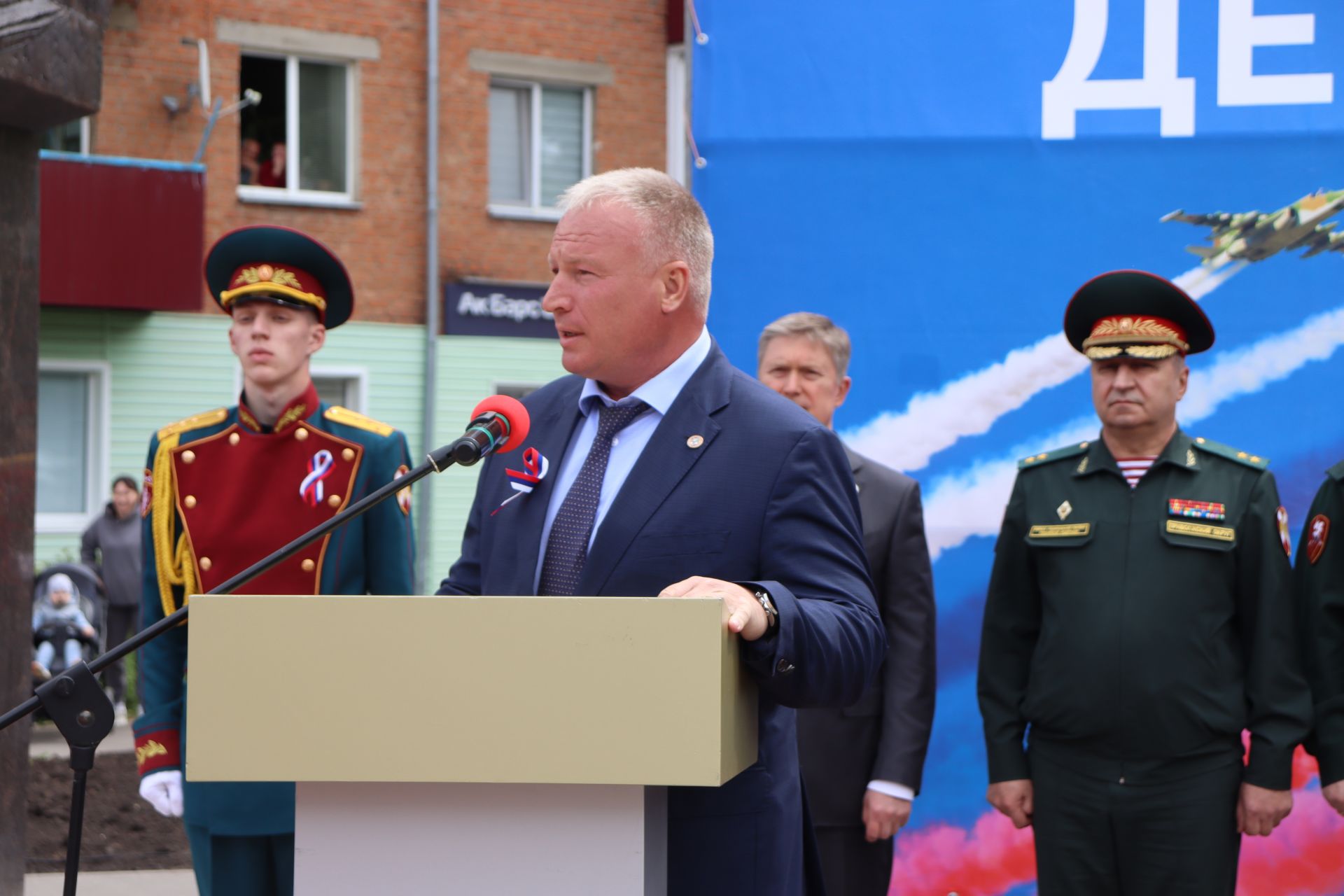 В Чистополе открыли памятник Герою России Игорю Груднову